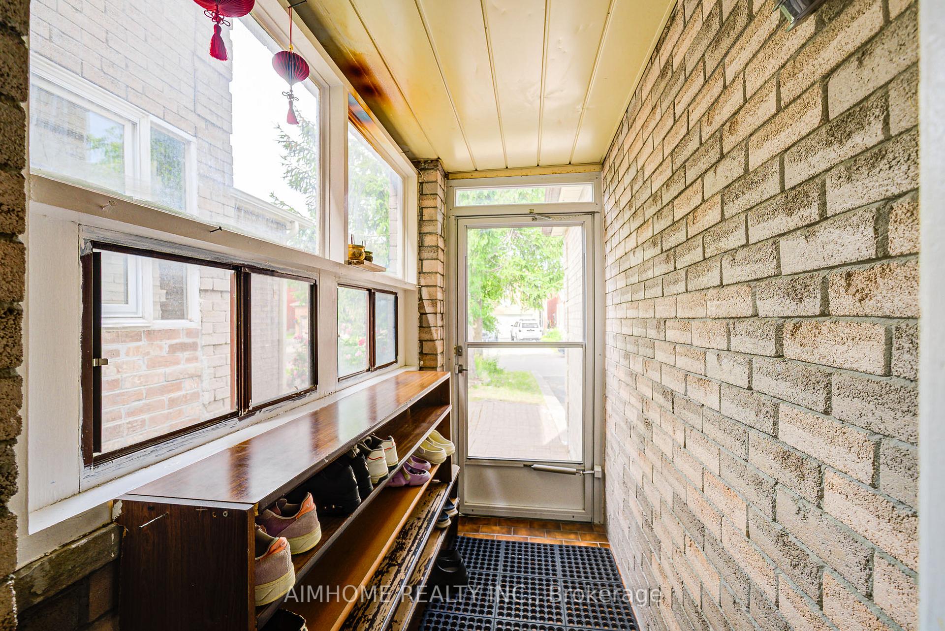 Photo 3 of 94 Northolt Crescent, Markham, Milliken Mills East — HOMEH