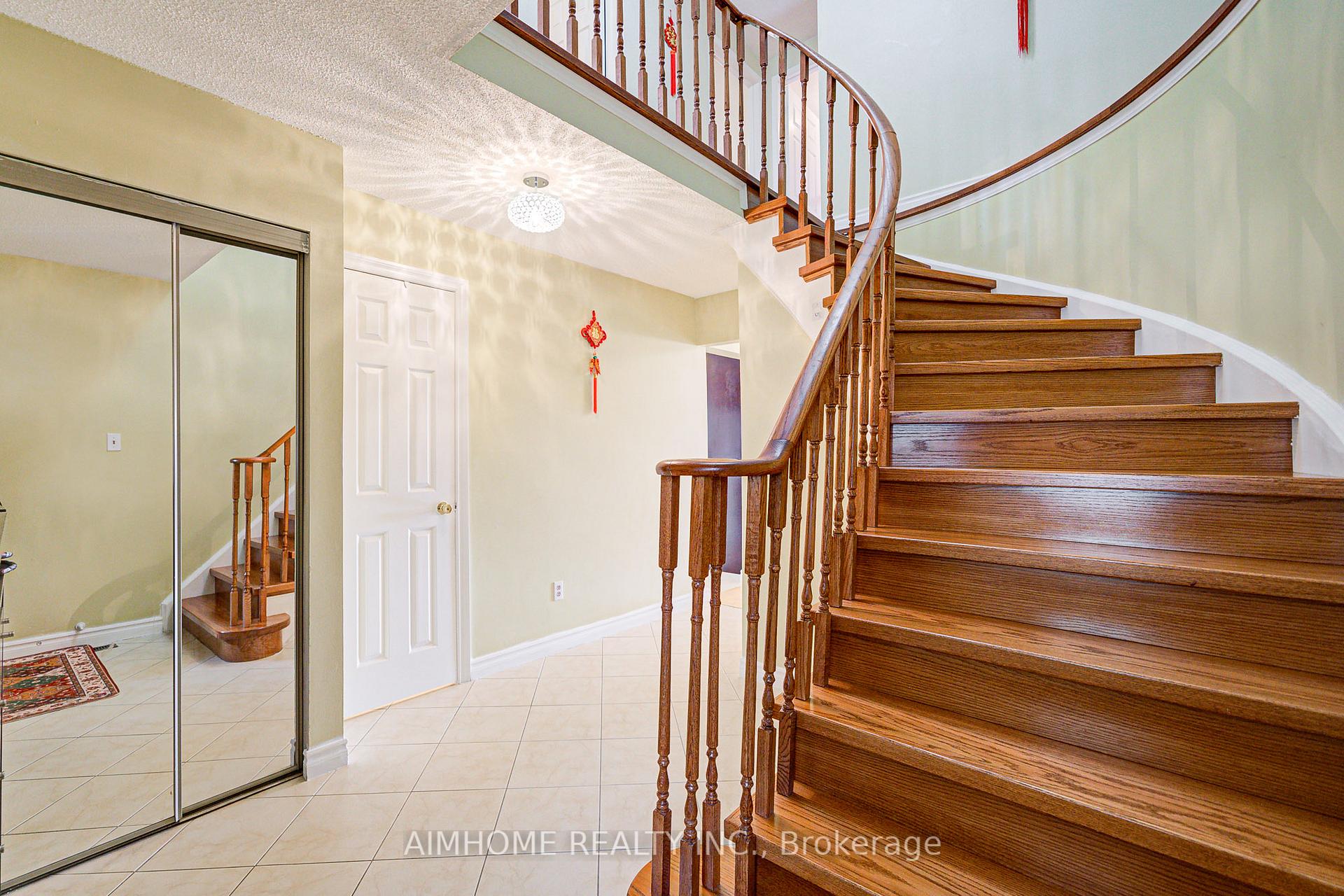 Photo 4 of 94 Northolt Crescent, Markham, Milliken Mills East — HOMEH