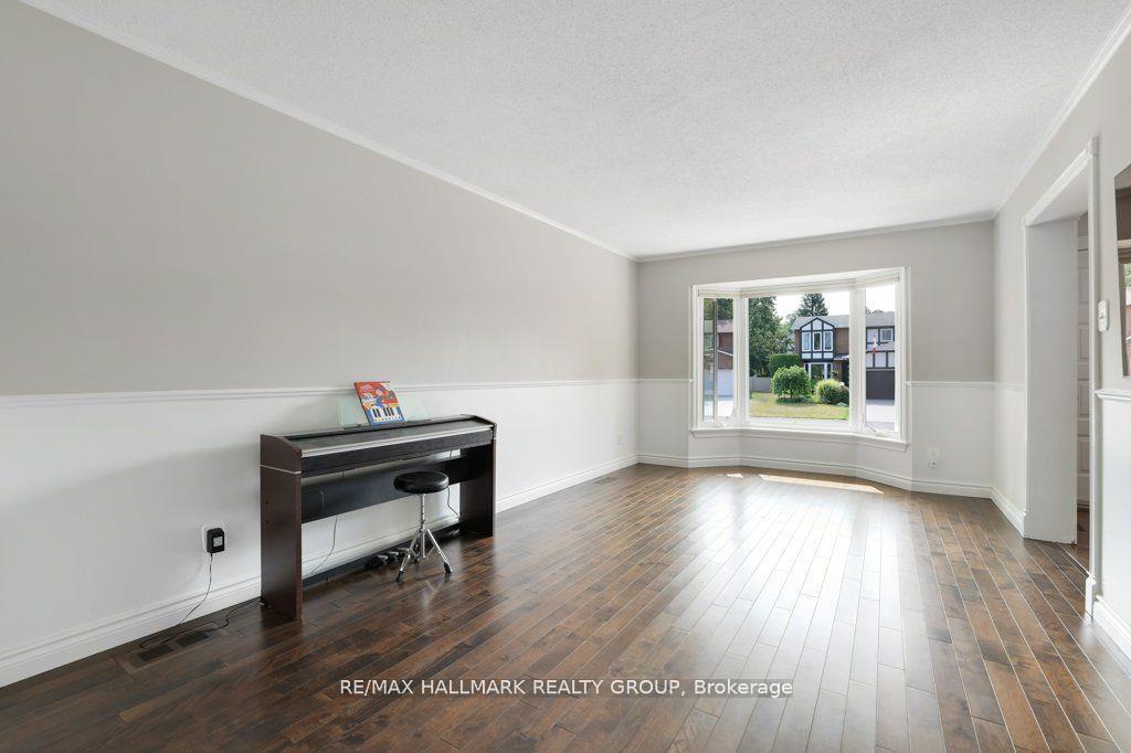 Photo 11 of 36 Drainie Drive, Ottawa, Kanata - Katimavik — HOMEH