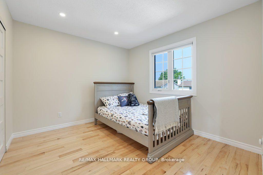 Photo 24 of 36 Drainie Drive, Ottawa, Kanata - Katimavik — HOMEH