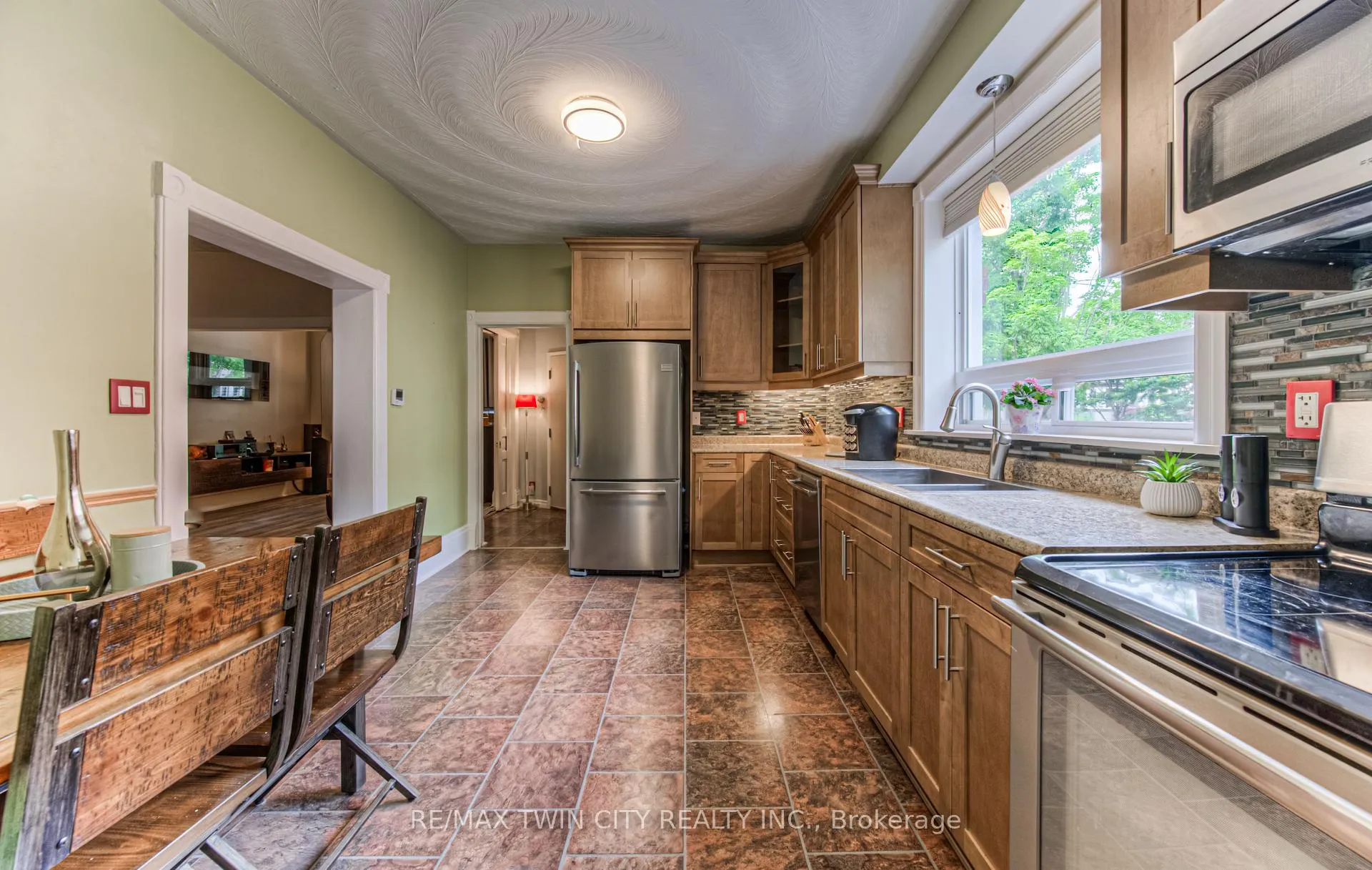 Photo 11 of 45 Brubacher Street, Kitchener — HOMEH