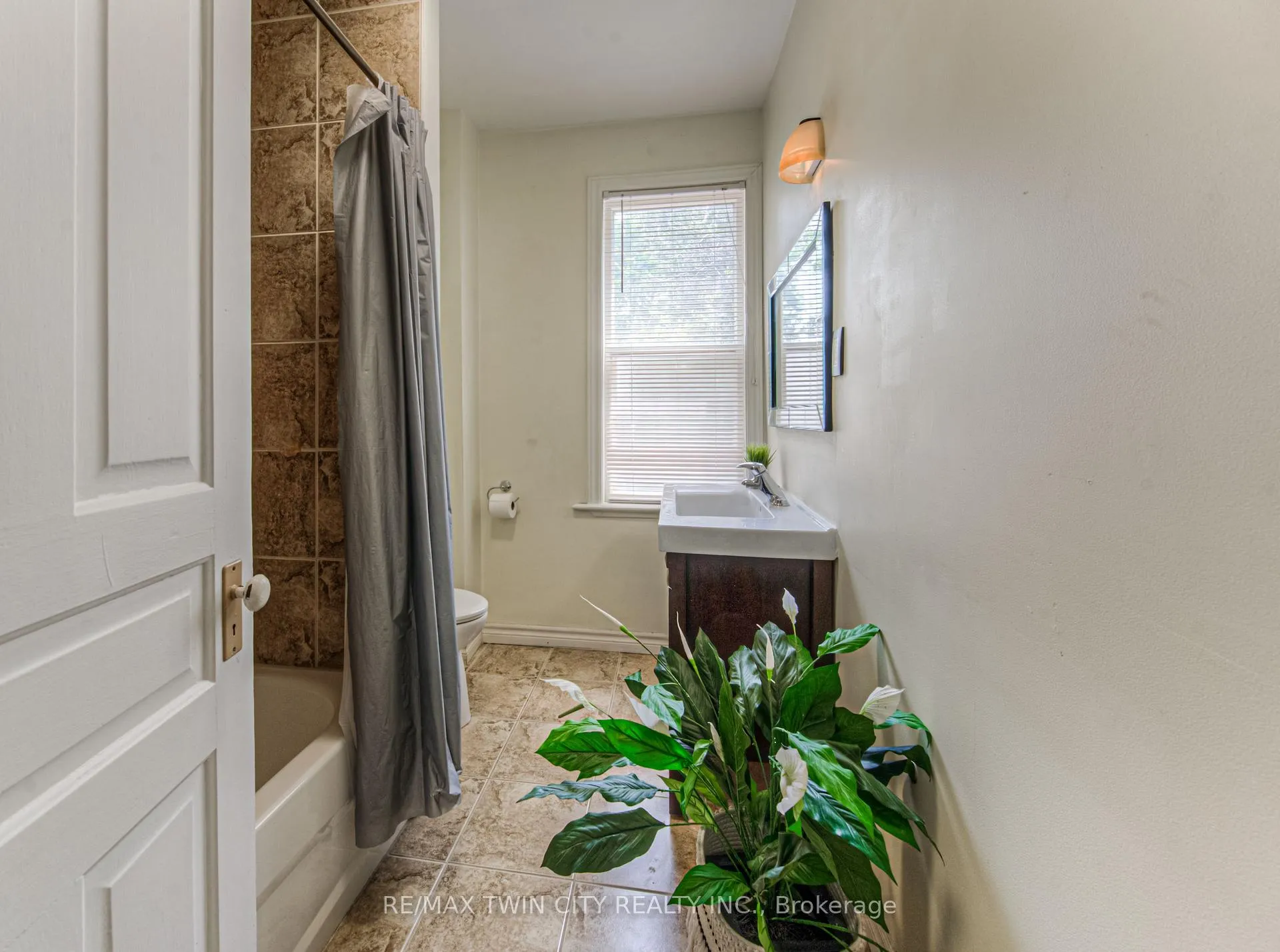 Photo 15 of 45 Brubacher Street, Kitchener — HOMEH