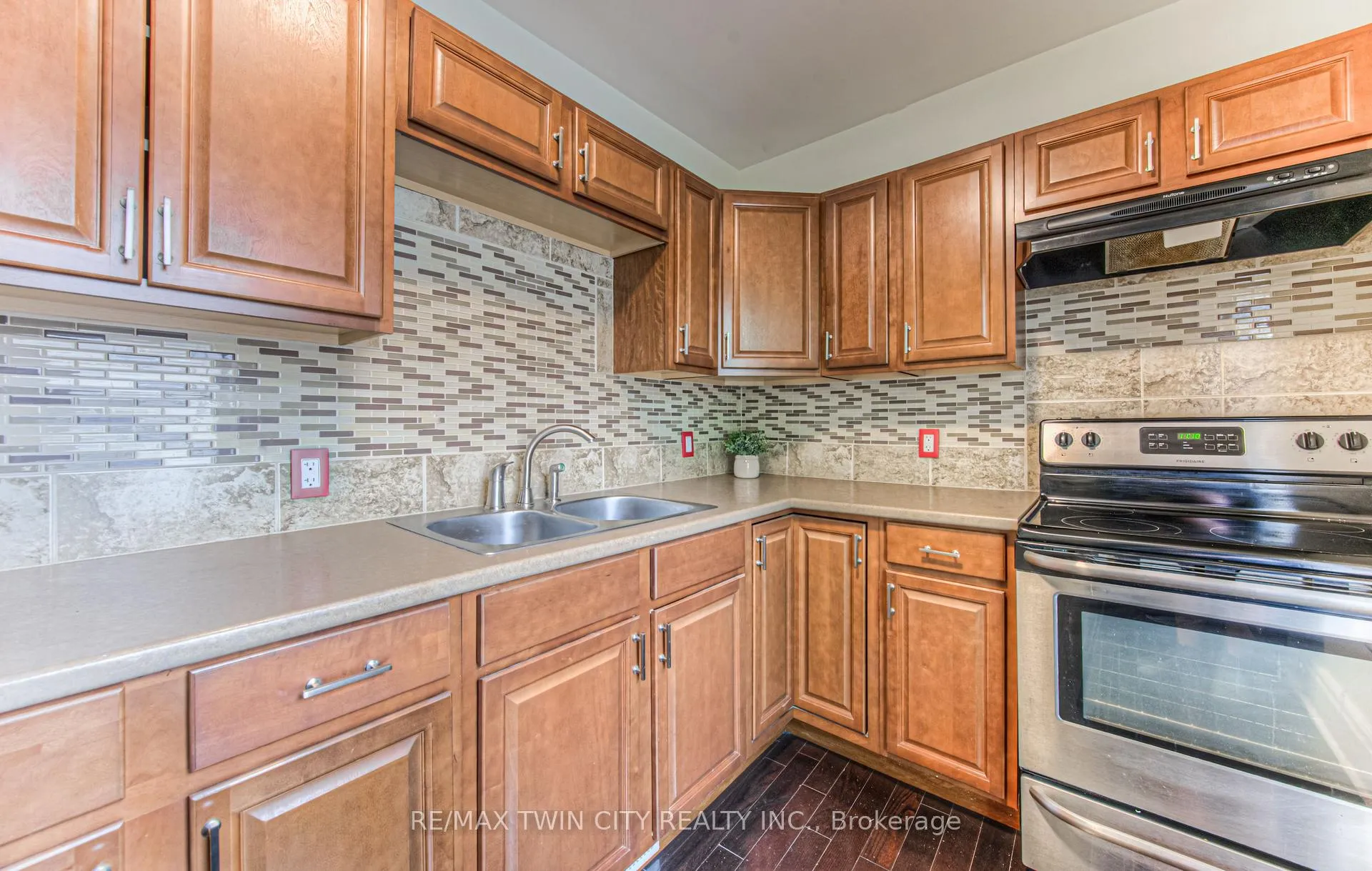 Photo 16 of 45 Brubacher Street, Kitchener — HOMEH