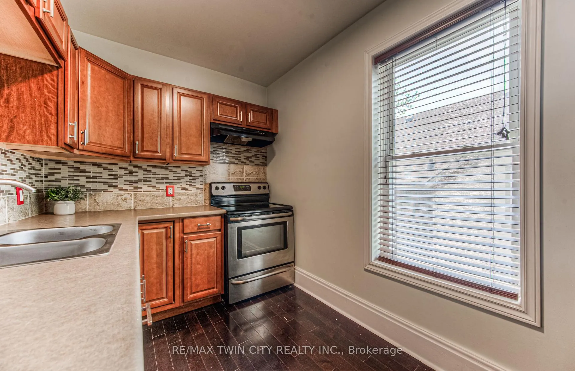 Photo 17 of 45 Brubacher Street, Kitchener — HOMEH
