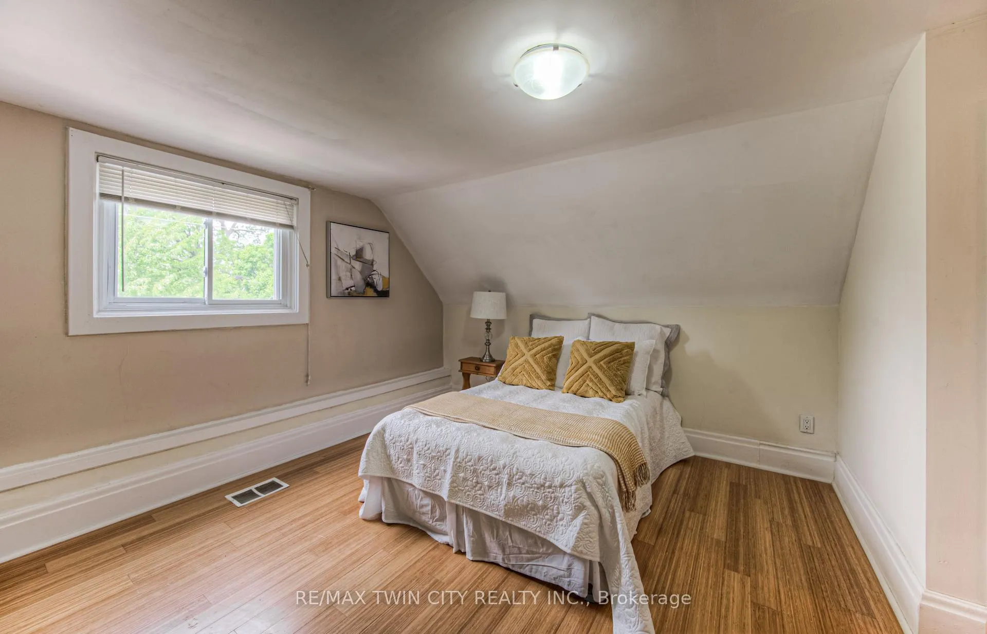 Photo 19 of 45 Brubacher Street, Kitchener — HOMEH
