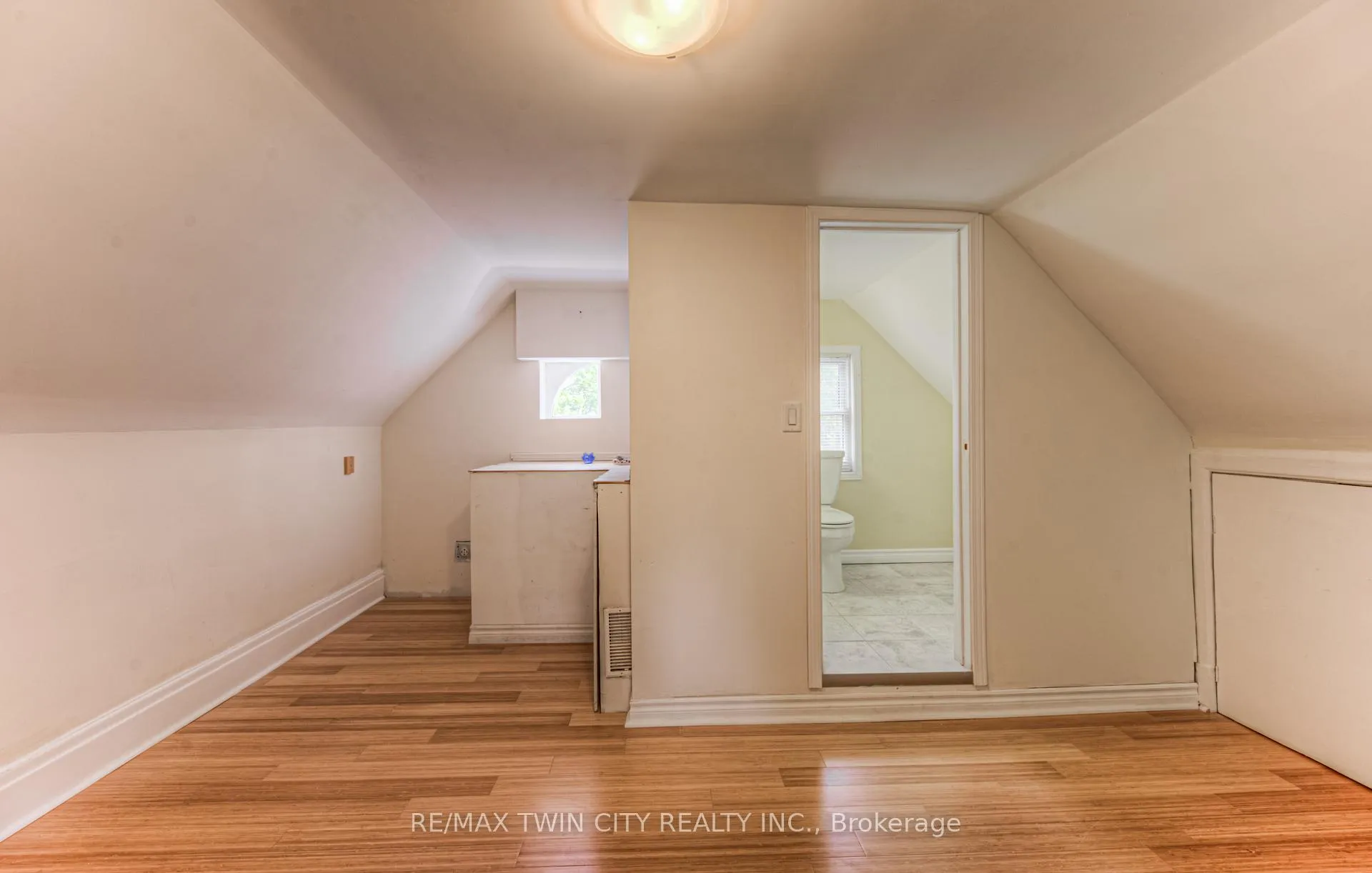 Photo 21 of 45 Brubacher Street, Kitchener — HOMEH