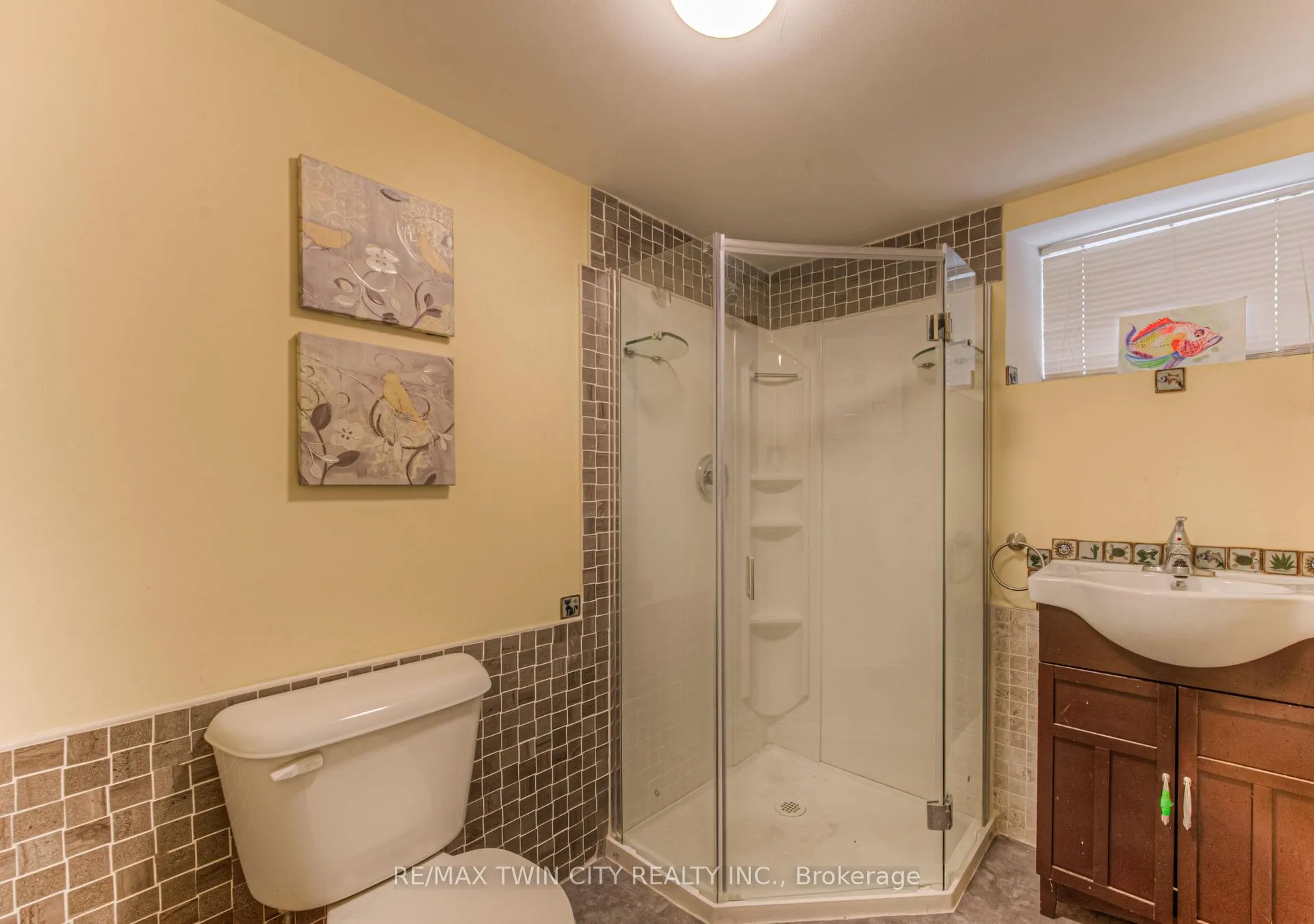 Photo 25 of 45 Brubacher Street, Kitchener — HOMEH
