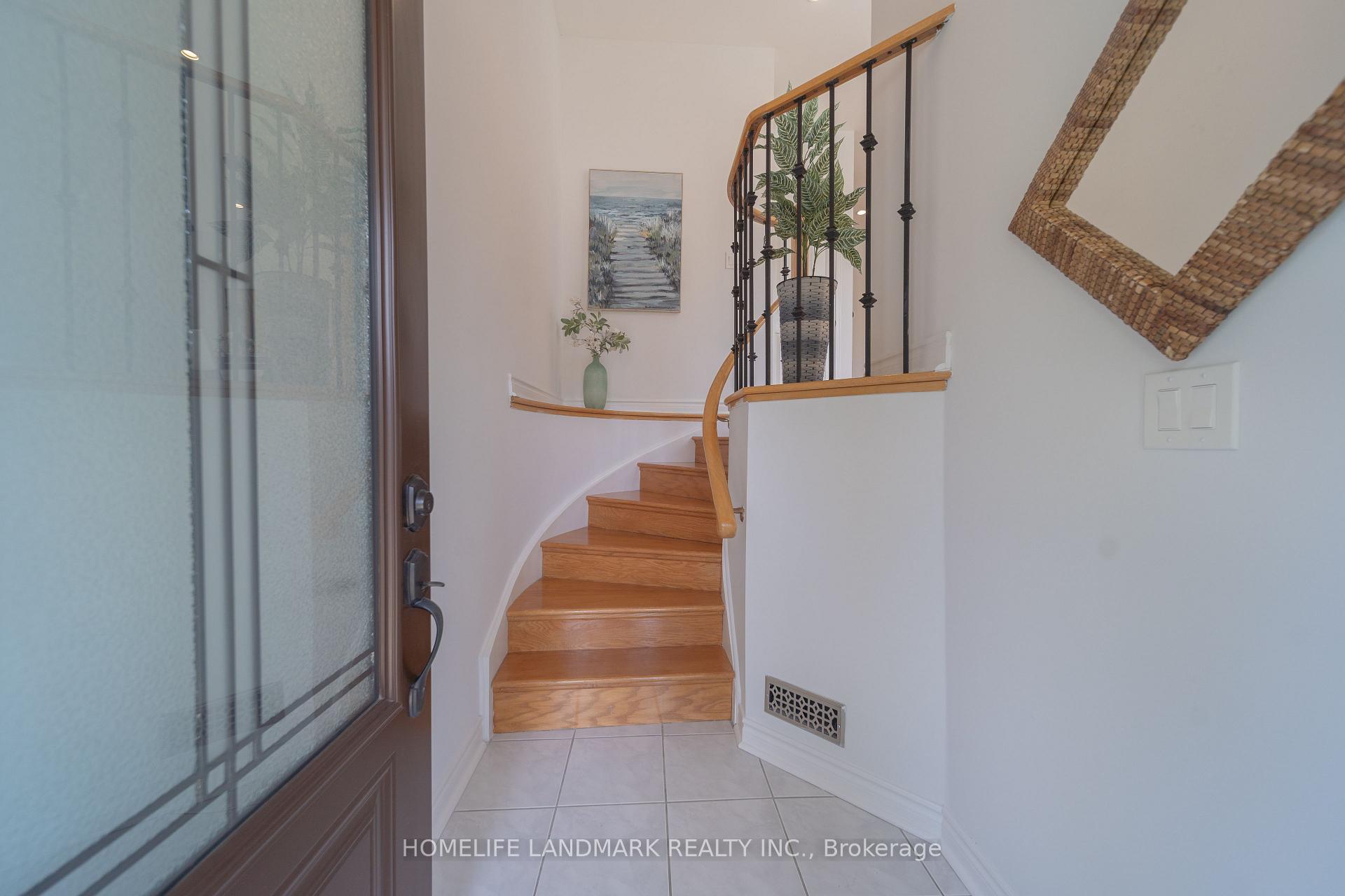 Photo 3 of 71 Orchard Hill Boulevard, Markham, Berczy — HOMEH