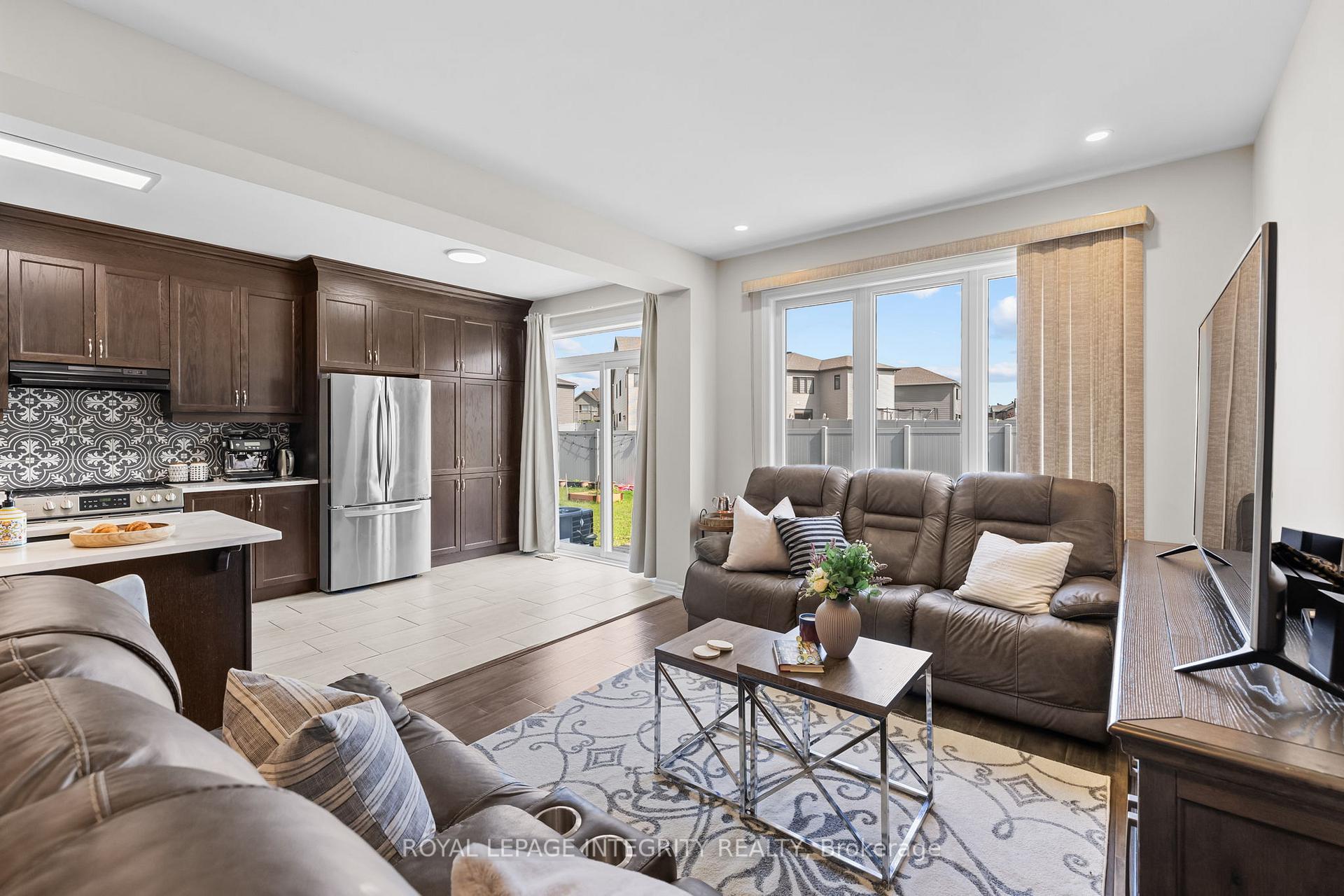 Photo 5 of 568 Cope Drive, Ottawa, Kanata - Emerald Meadows/Trailwest — HOMEH