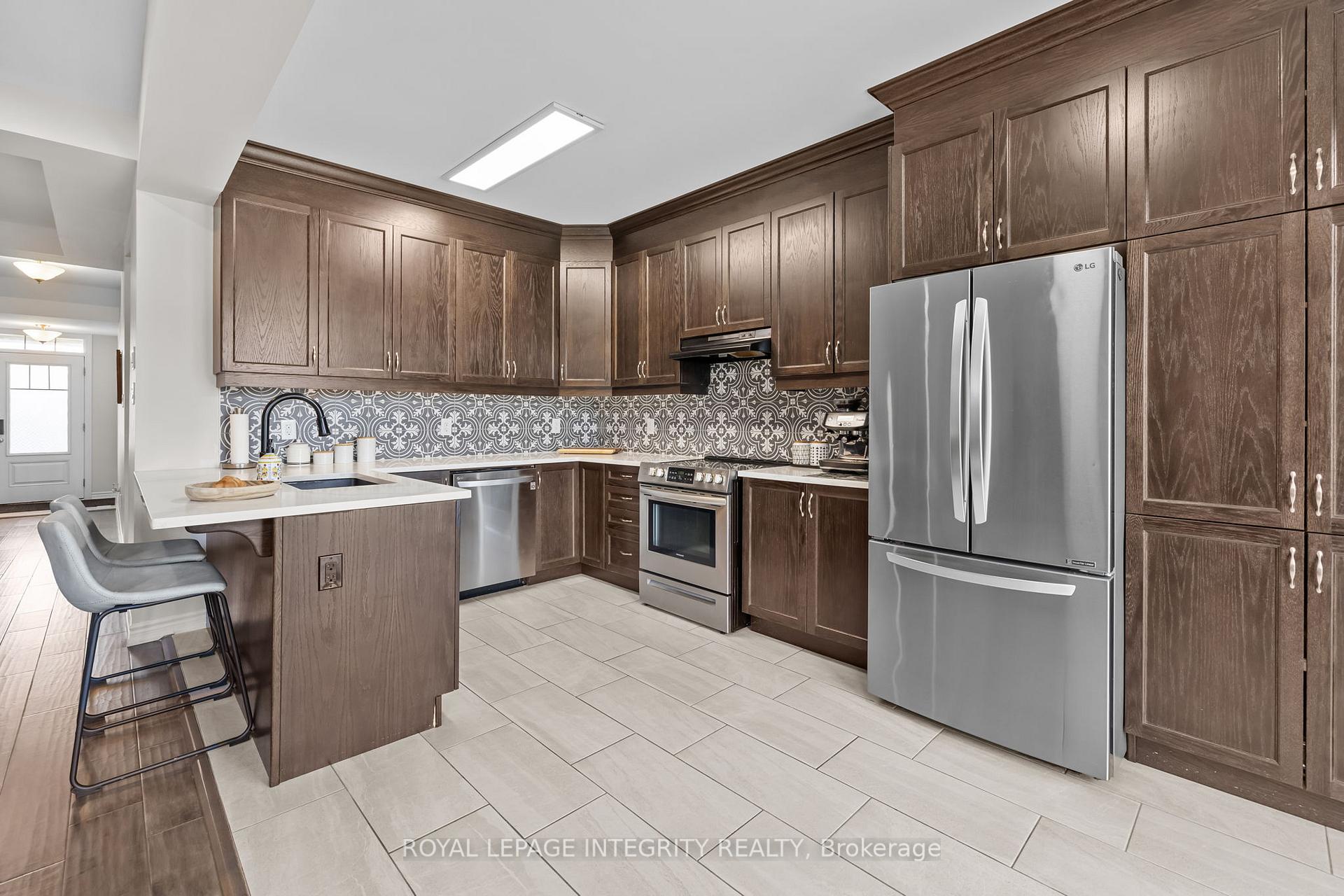 Photo 8 of 568 Cope Drive, Ottawa, Kanata - Emerald Meadows/Trailwest — HOMEH