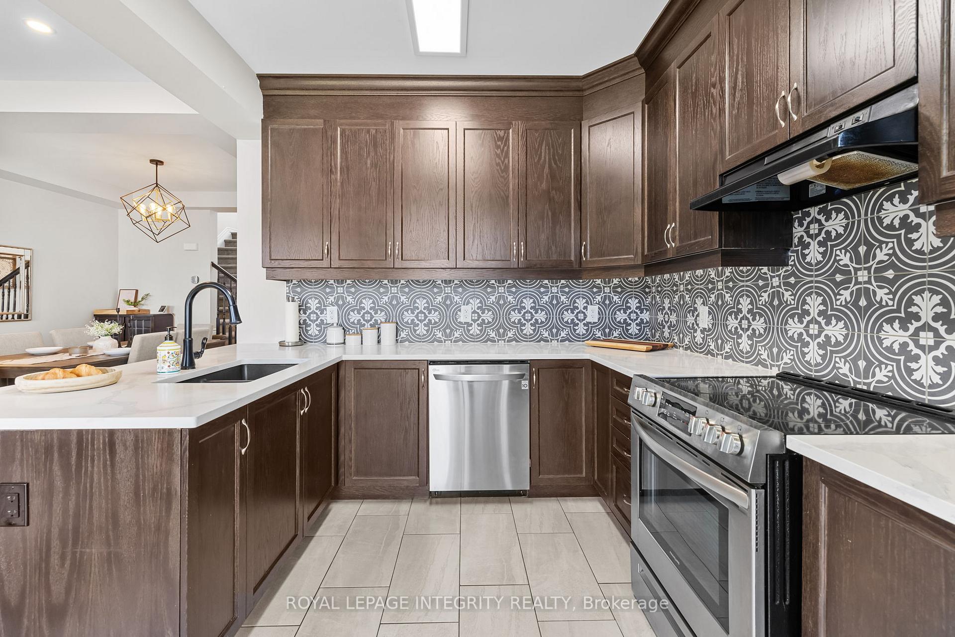 Photo 10 of 568 Cope Drive, Ottawa, Kanata - Emerald Meadows/Trailwest — HOMEH