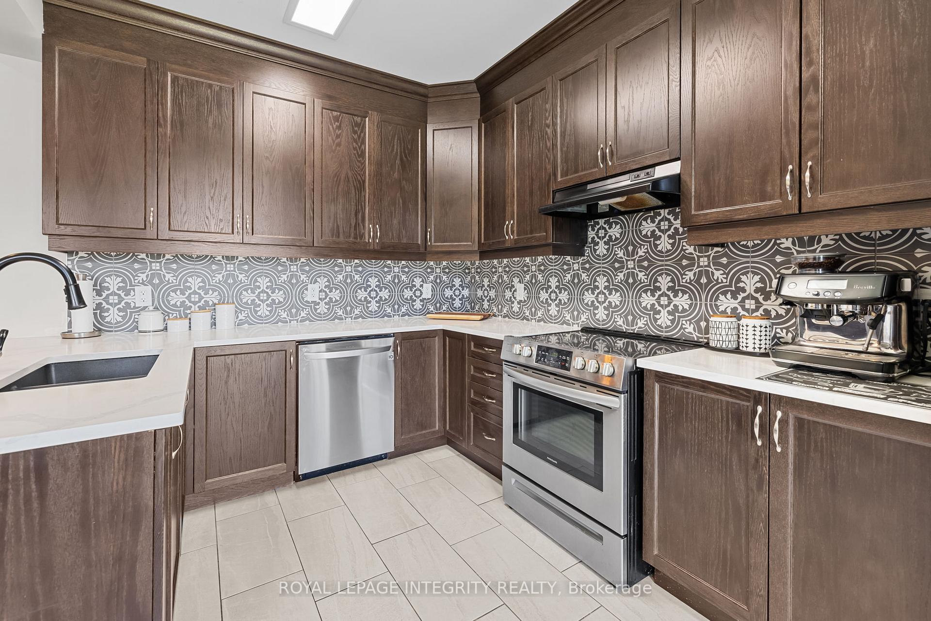 Photo 11 of 568 Cope Drive, Ottawa, Kanata - Emerald Meadows/Trailwest — HOMEH