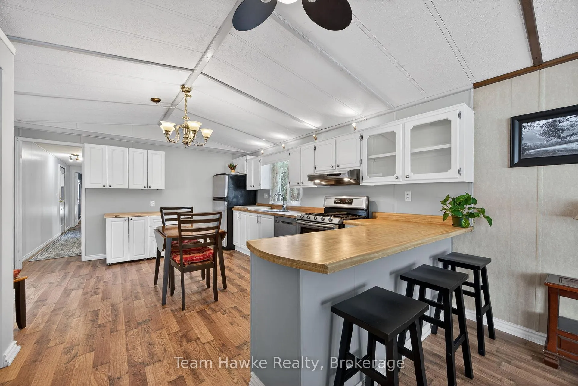 Photo 11 of 44 Northland Drive, Midland — HOMEH