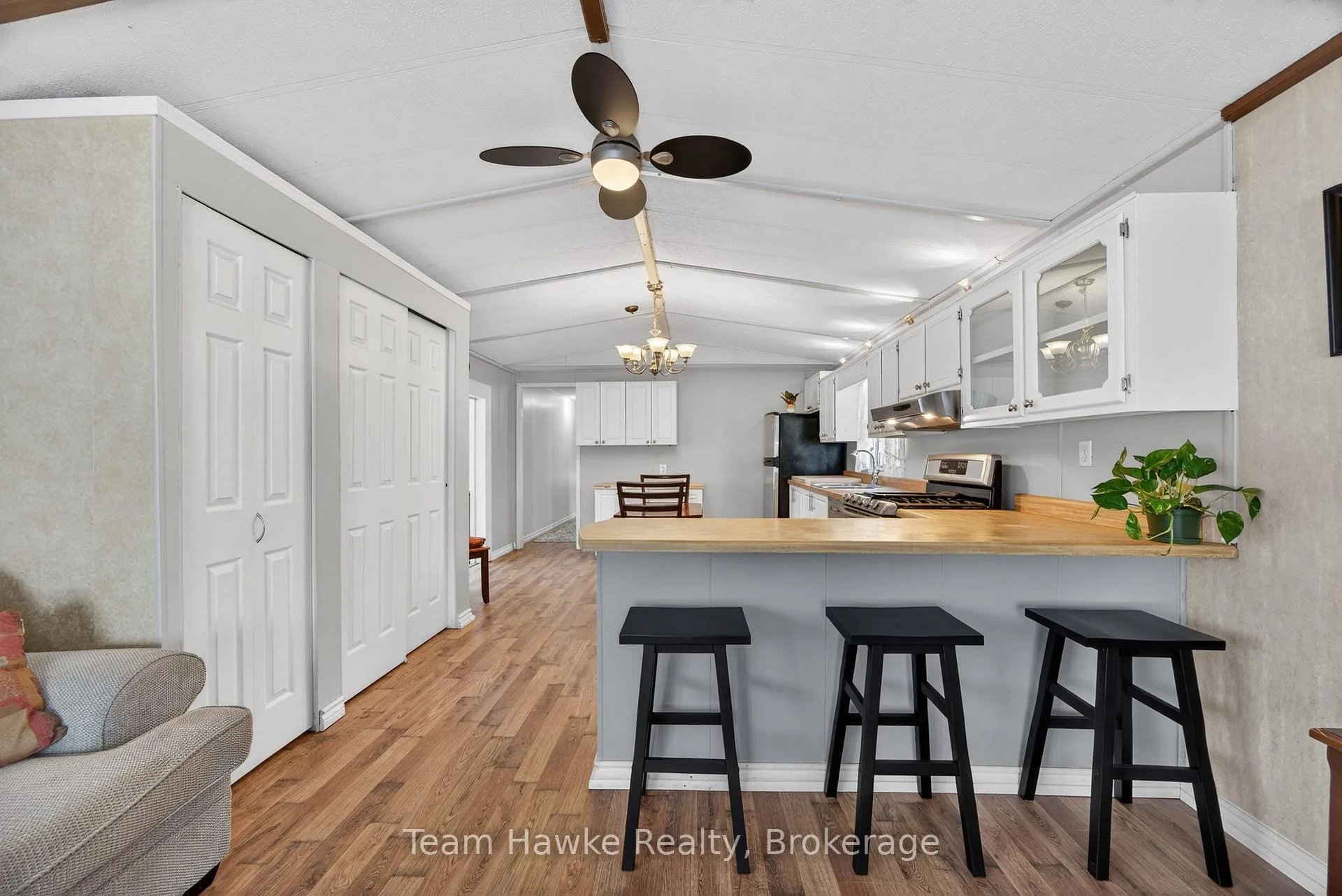 Photo 12 of 44 Northland Drive, Midland — HOMEH