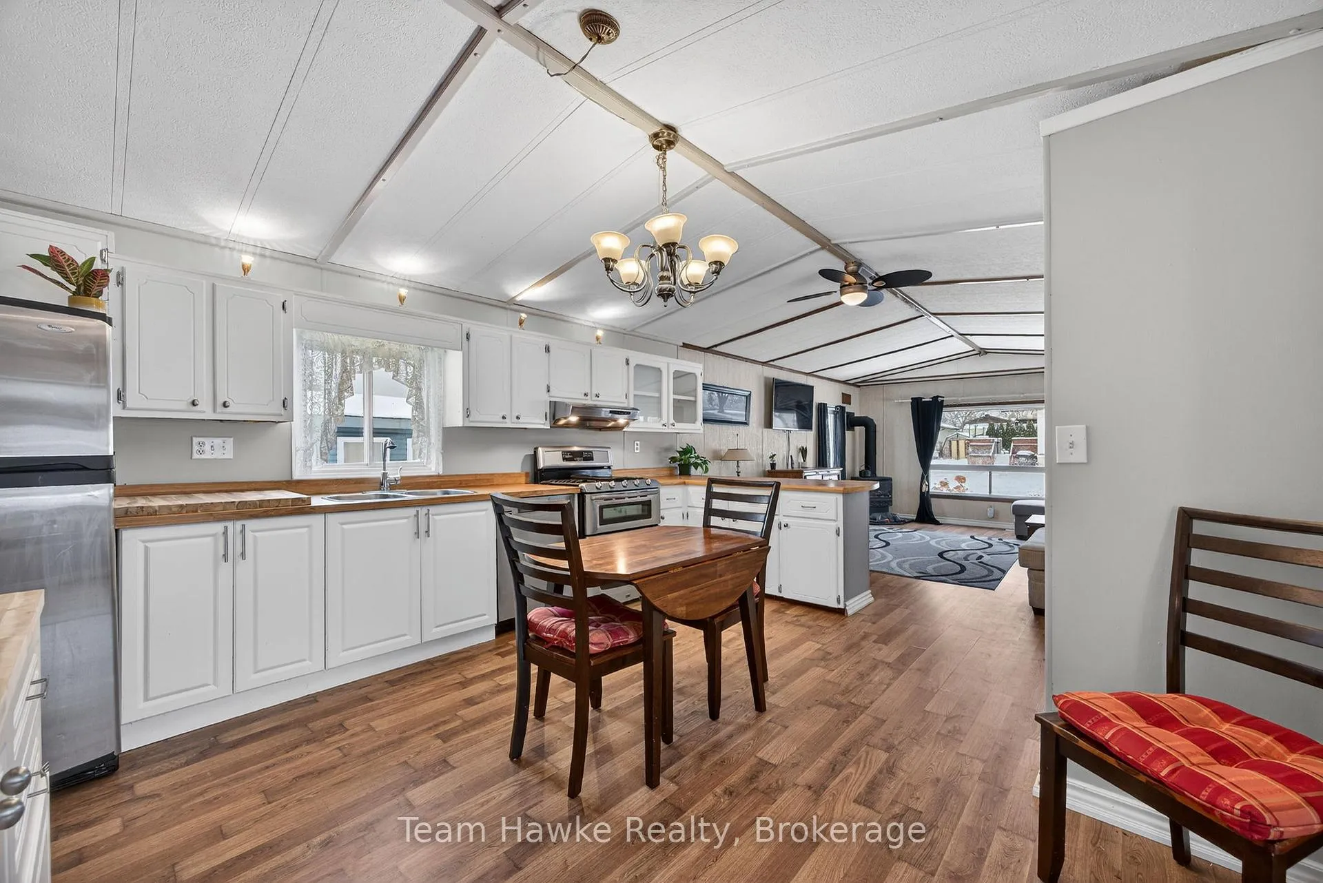 Photo 13 of 44 Northland Drive, Midland — HOMEH