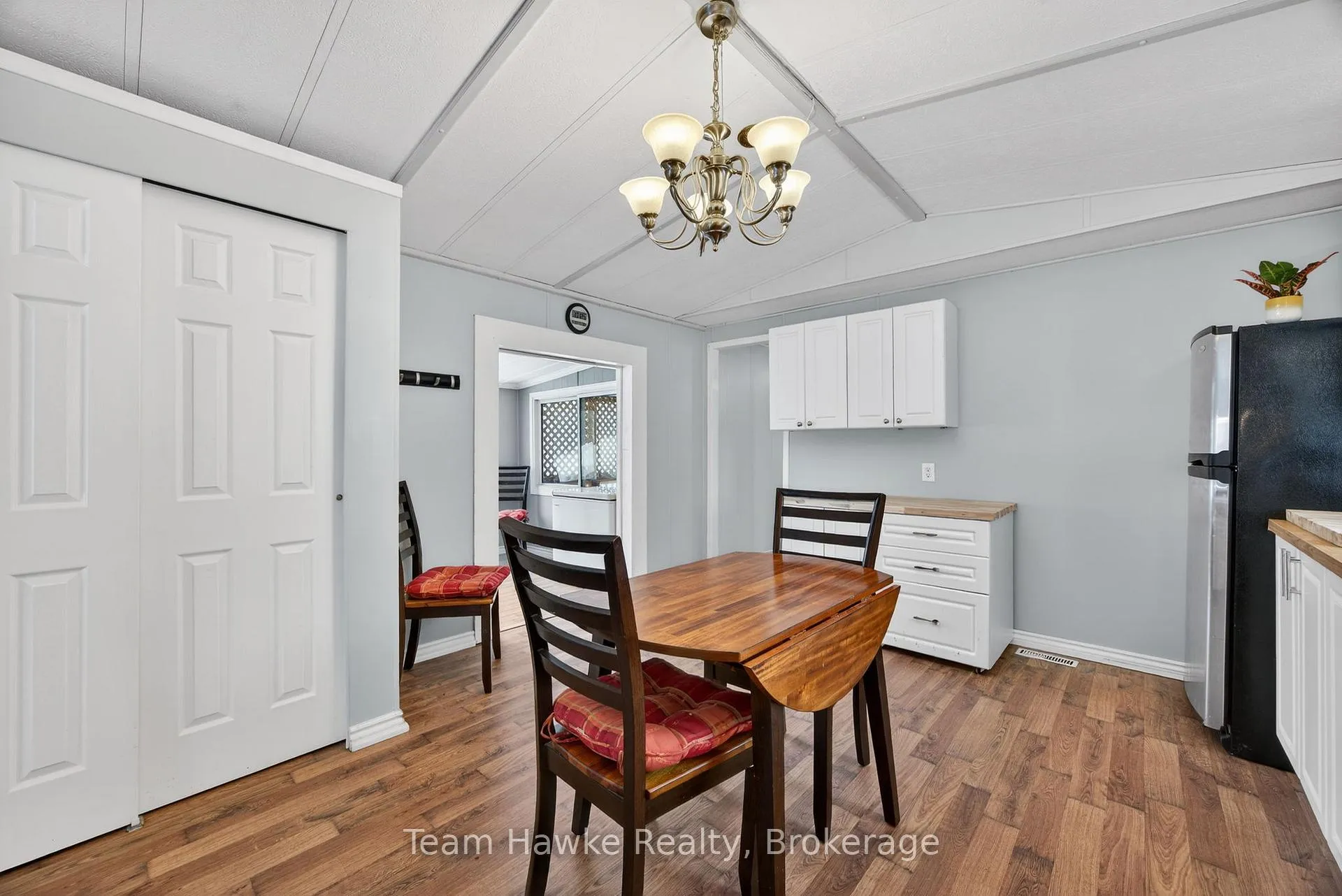 Photo 16 of 44 Northland Drive, Midland — HOMEH