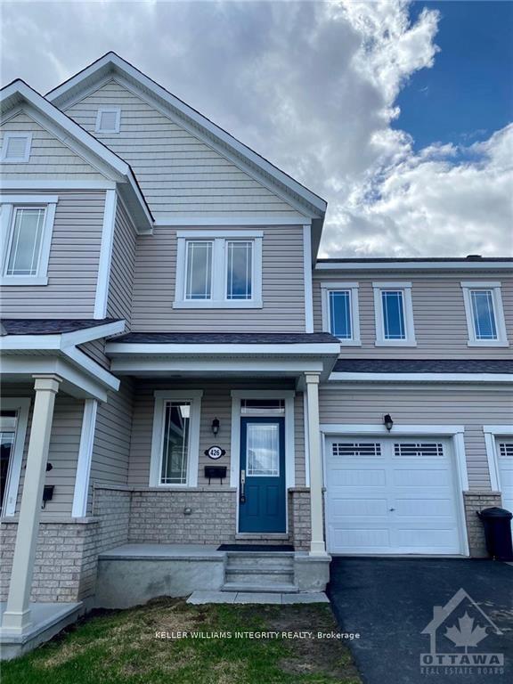 Front of 426 Meadowbreeze Drive N
