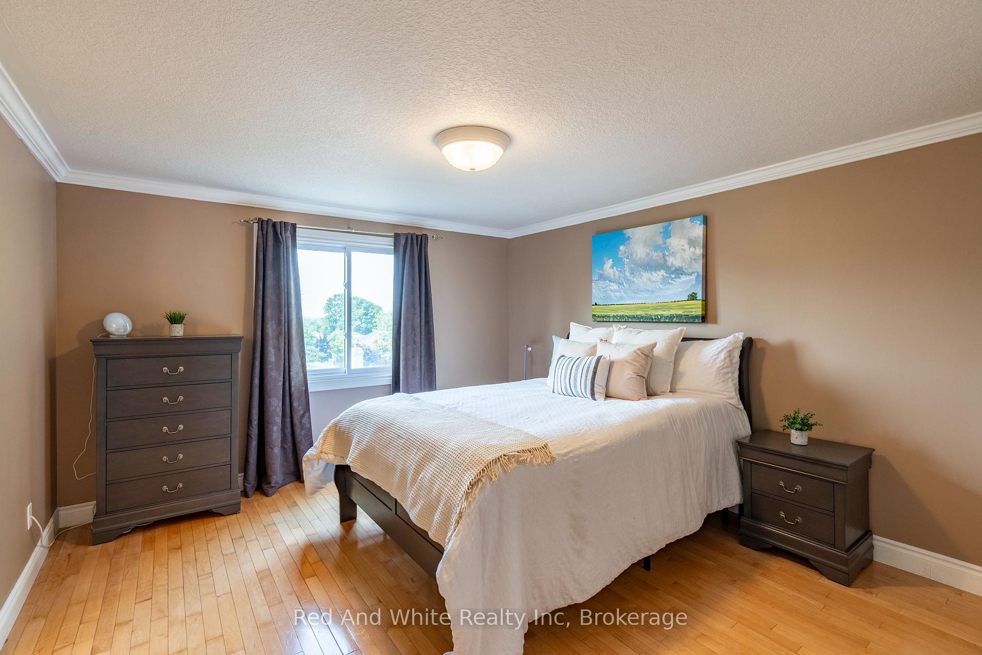 Photo 12 of 447 Old Chicopee Trail, Kitchener — HOMEH