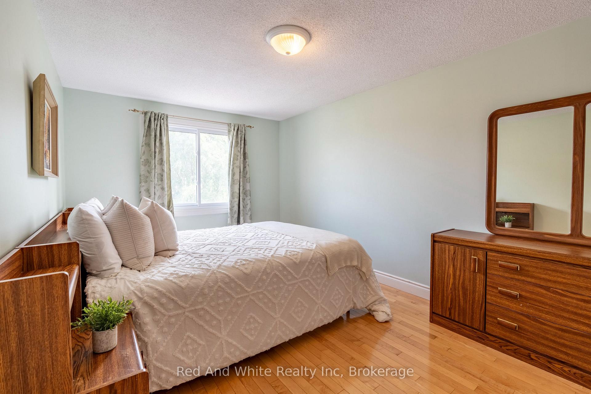 Photo 16 of 447 Old Chicopee Trail, Kitchener — HOMEH