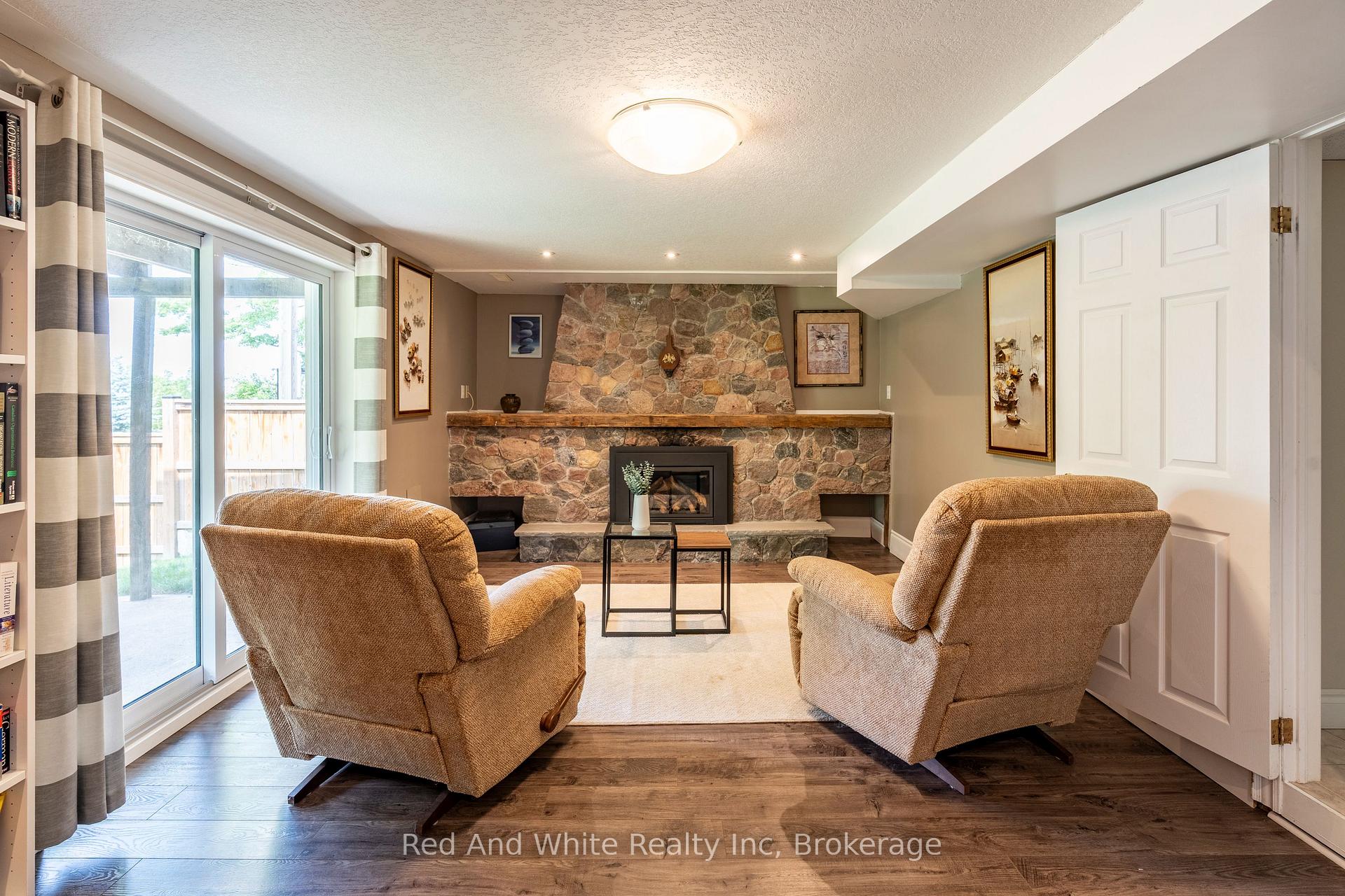 Photo 20 of 447 Old Chicopee Trail, Kitchener — HOMEH