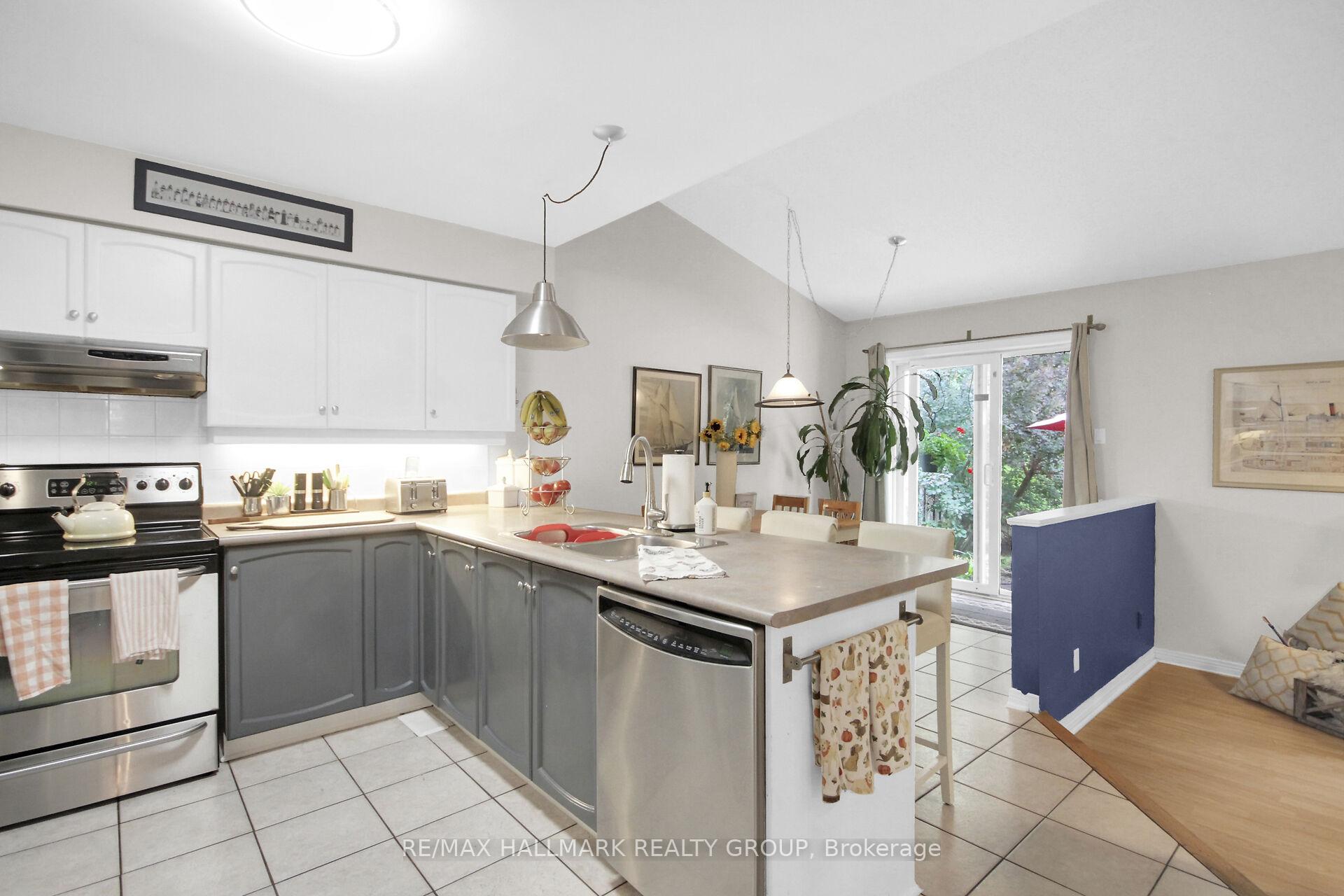 Photo 7 of 137 Springcreek Crescent, Ottawa, Kanata - Bridlewood — HOMEH