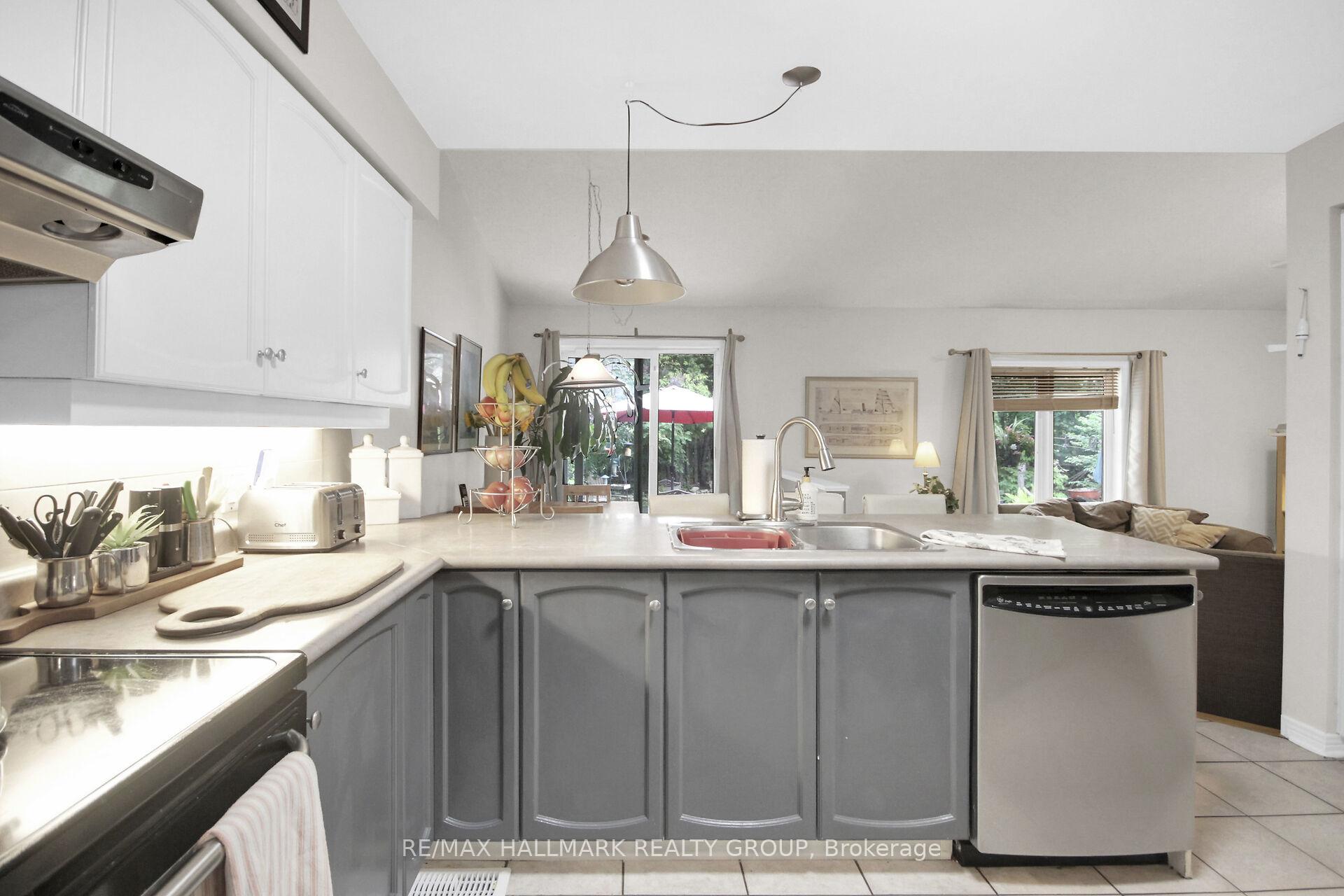 Photo 10 of 137 Springcreek Crescent, Ottawa, Kanata - Bridlewood — HOMEH
