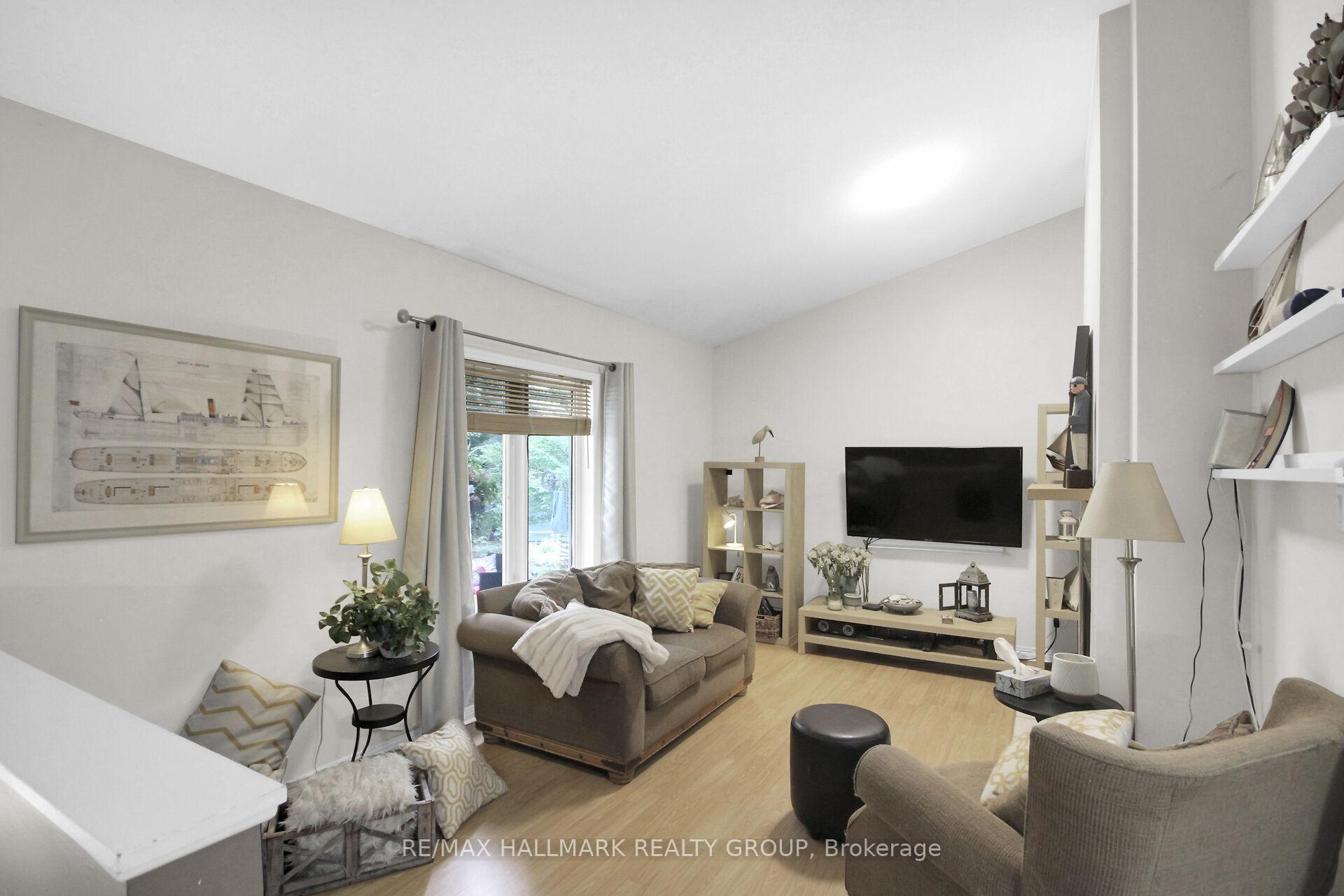 Photo 12 of 137 Springcreek Crescent, Ottawa, Kanata - Bridlewood — HOMEH