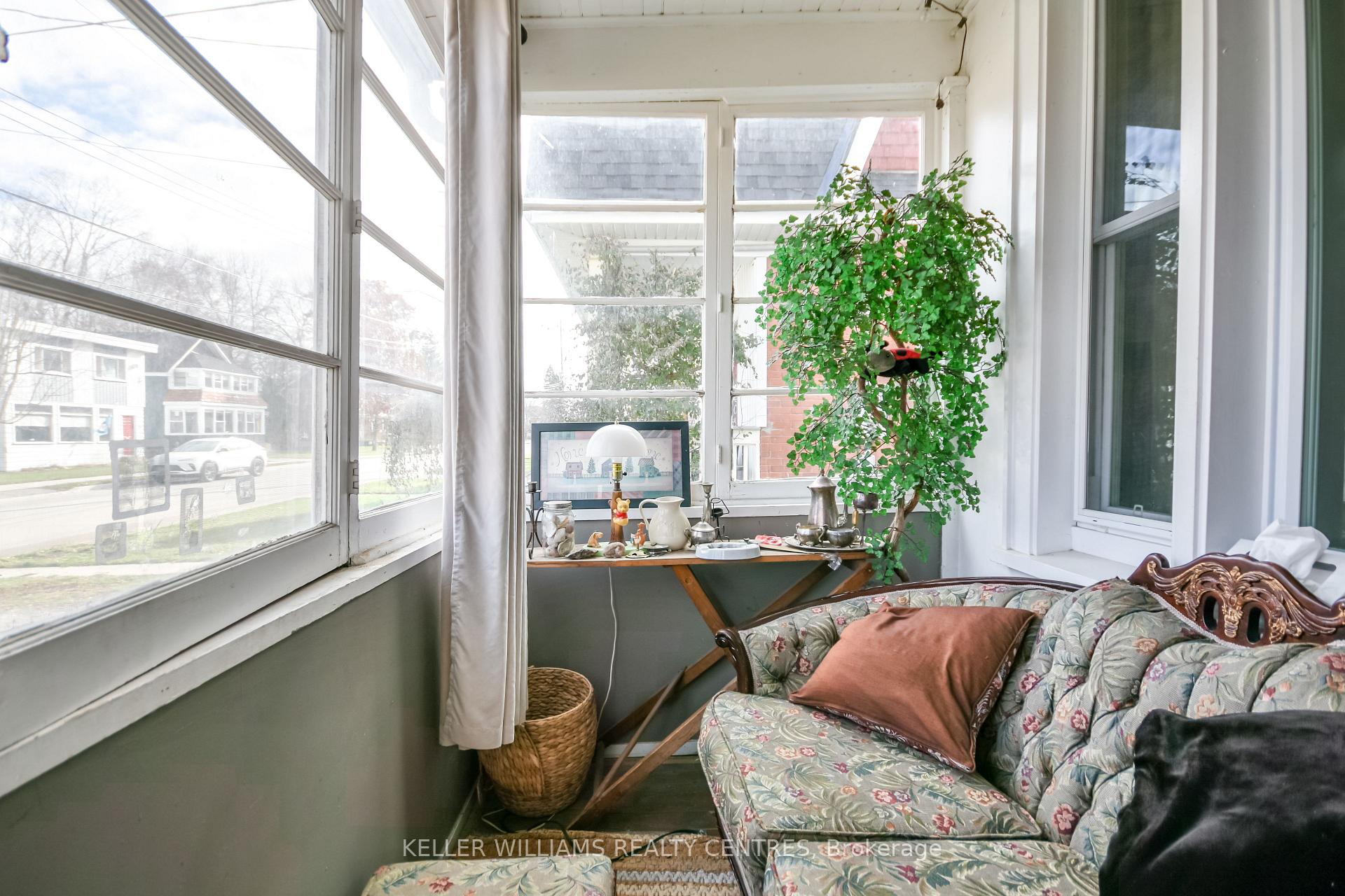 Photo 4 of 380 Frederick Street, Midland — HOMEH