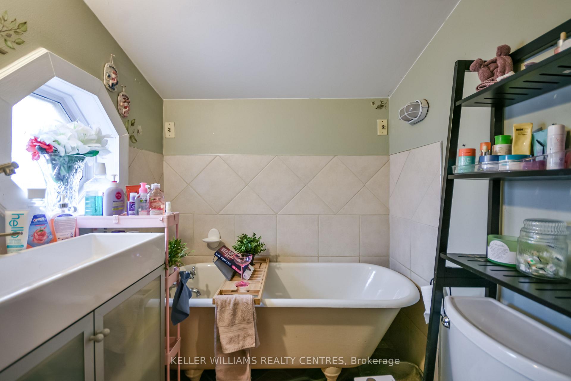 Photo 22 of 380 Frederick Street, Midland — HOMEH
