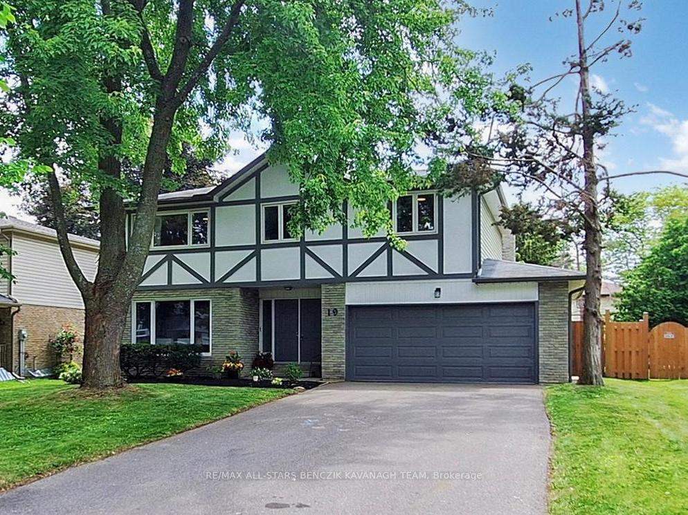 Photo 1 of 19 Elm Lea Street, Markham, Markham Village — HOMEH