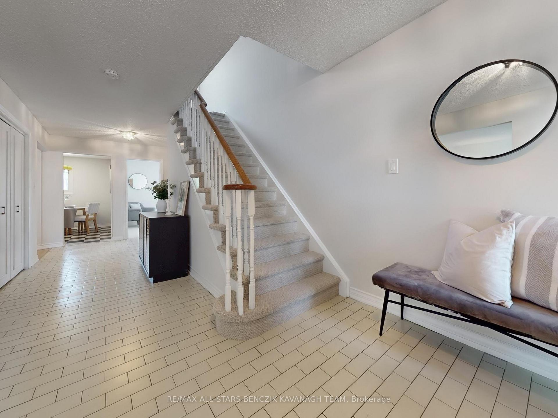 Photo 3 of 19 Elm Lea Street, Markham, Markham Village — HOMEH