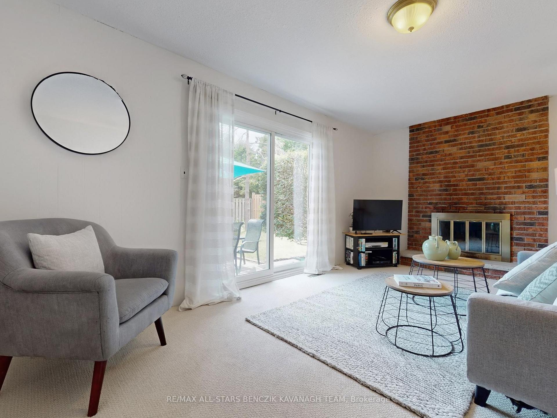 Photo 12 of 19 Elm Lea Street, Markham, Markham Village — HOMEH