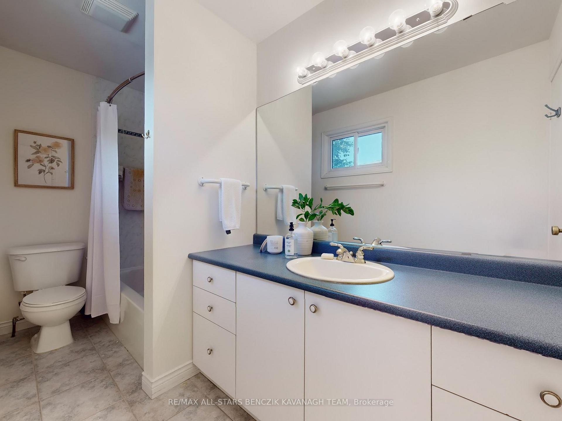 Photo 16 of 19 Elm Lea Street, Markham, Markham Village — HOMEH
