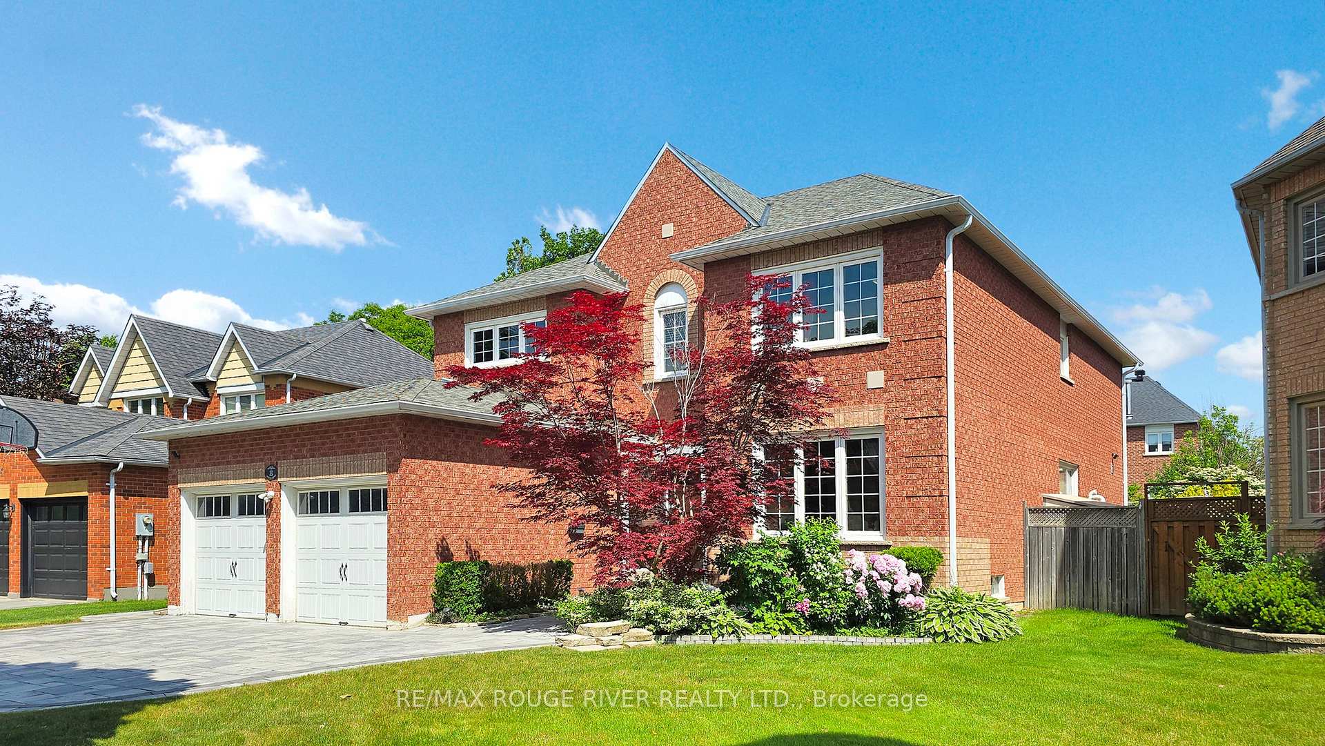 Photo 2 of 8 Lismer Court, Markham, Unionville — HOMEH