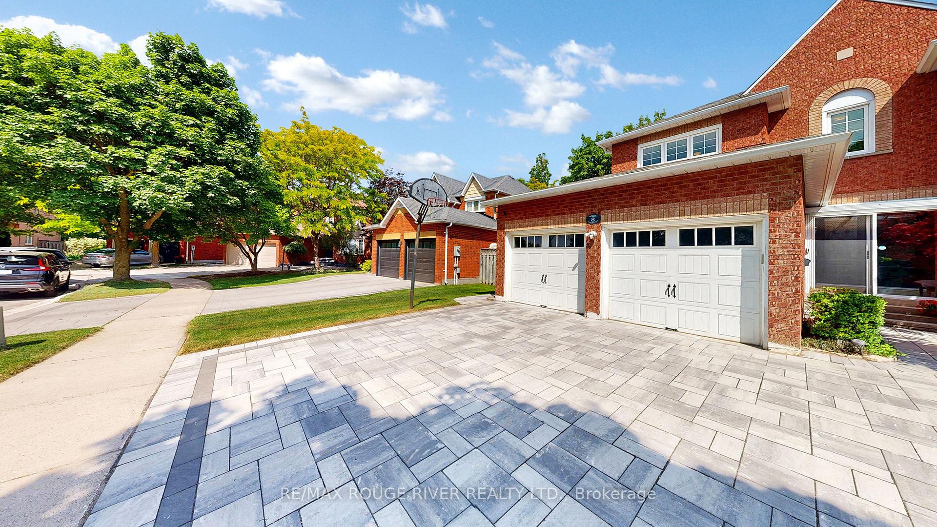 Photo 3 of 8 Lismer Court, Markham, Unionville — HOMEH