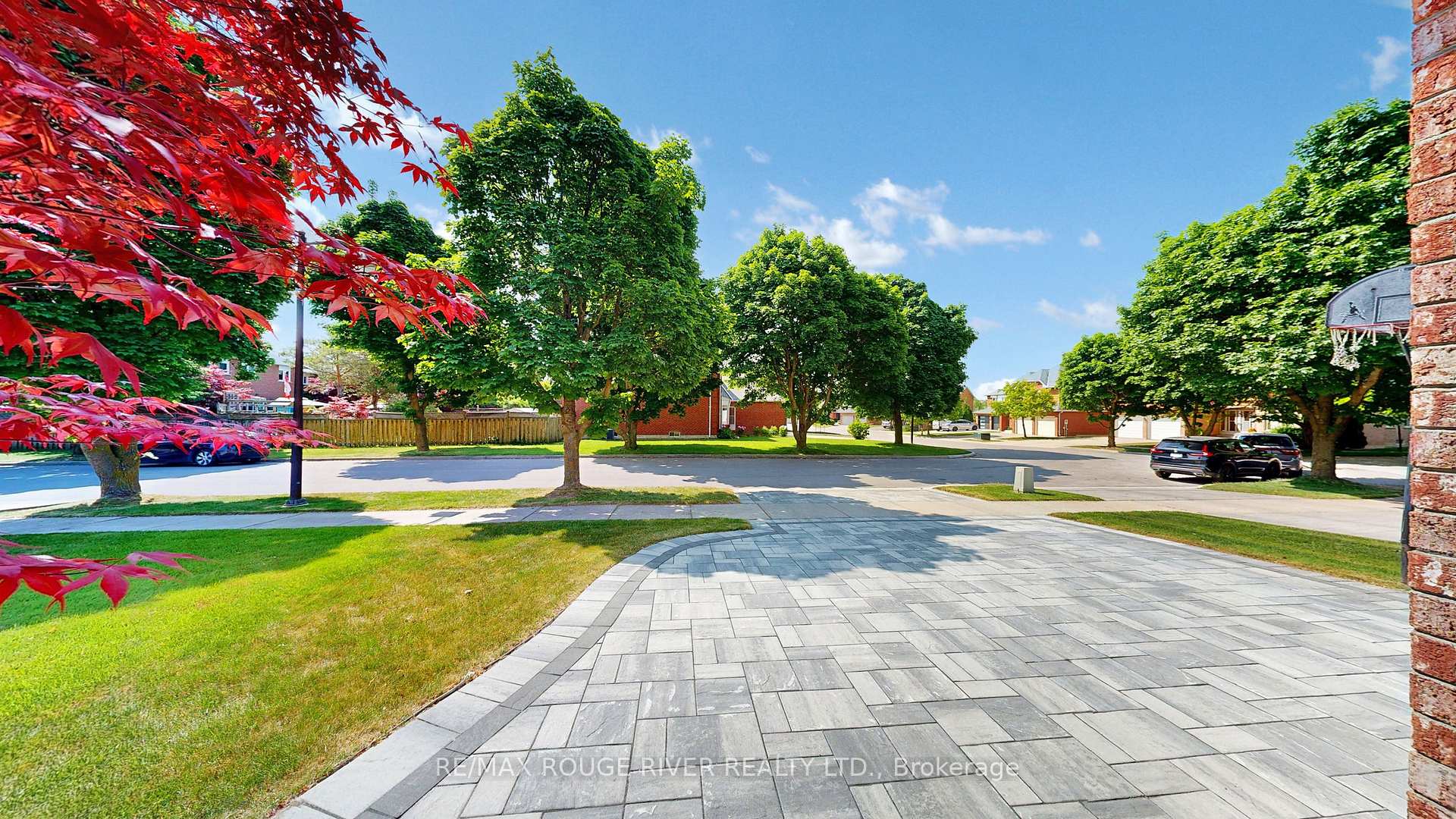 Photo 4 of 8 Lismer Court, Markham, Unionville — HOMEH