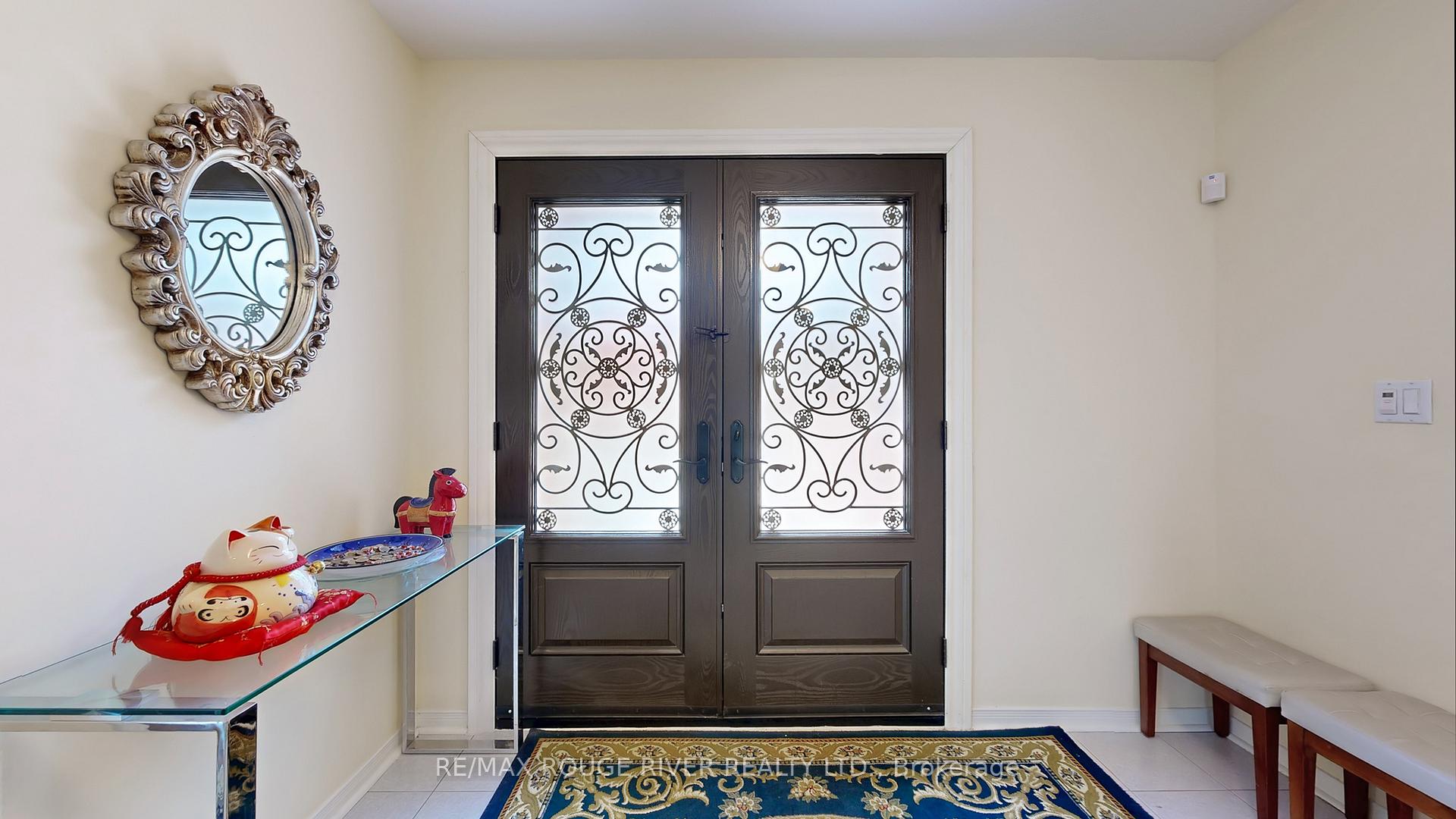 Photo 5 of 8 Lismer Court, Markham, Unionville — HOMEH