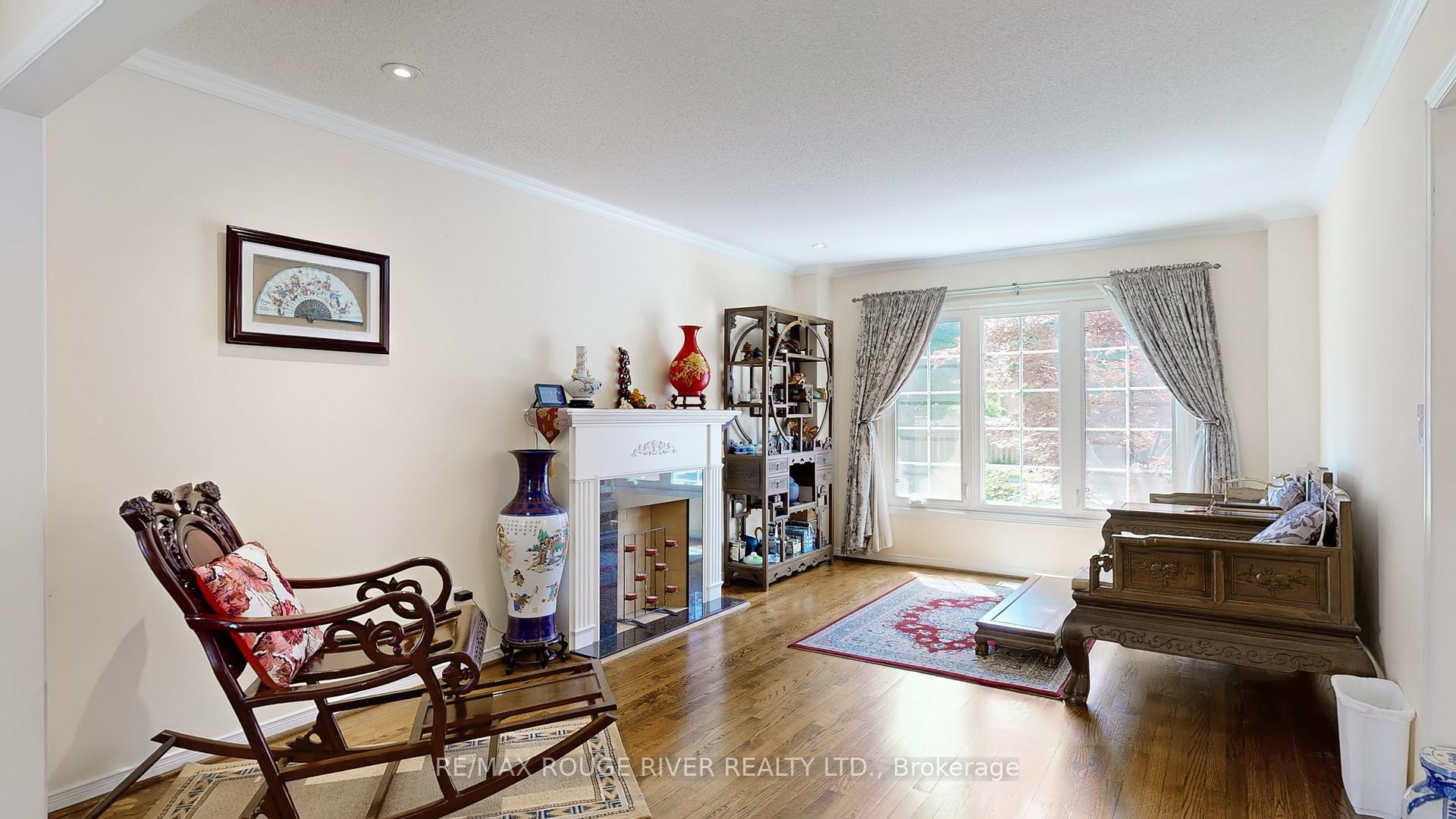 Photo 7 of 8 Lismer Court, Markham, Unionville — HOMEH