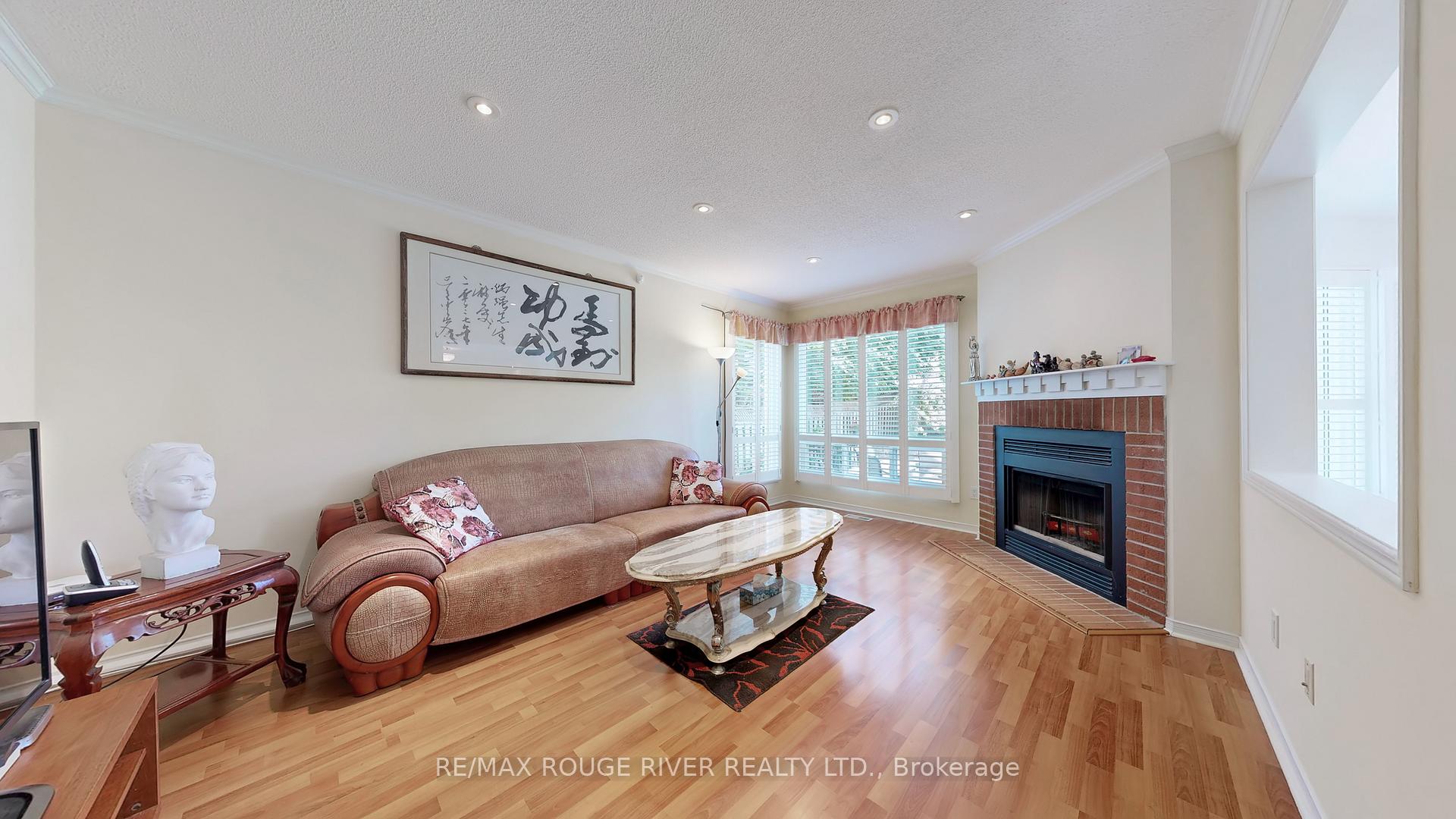 Photo 9 of 8 Lismer Court, Markham, Unionville — HOMEH