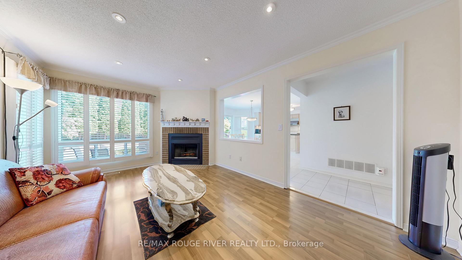 Photo 10 of 8 Lismer Court, Markham, Unionville — HOMEH