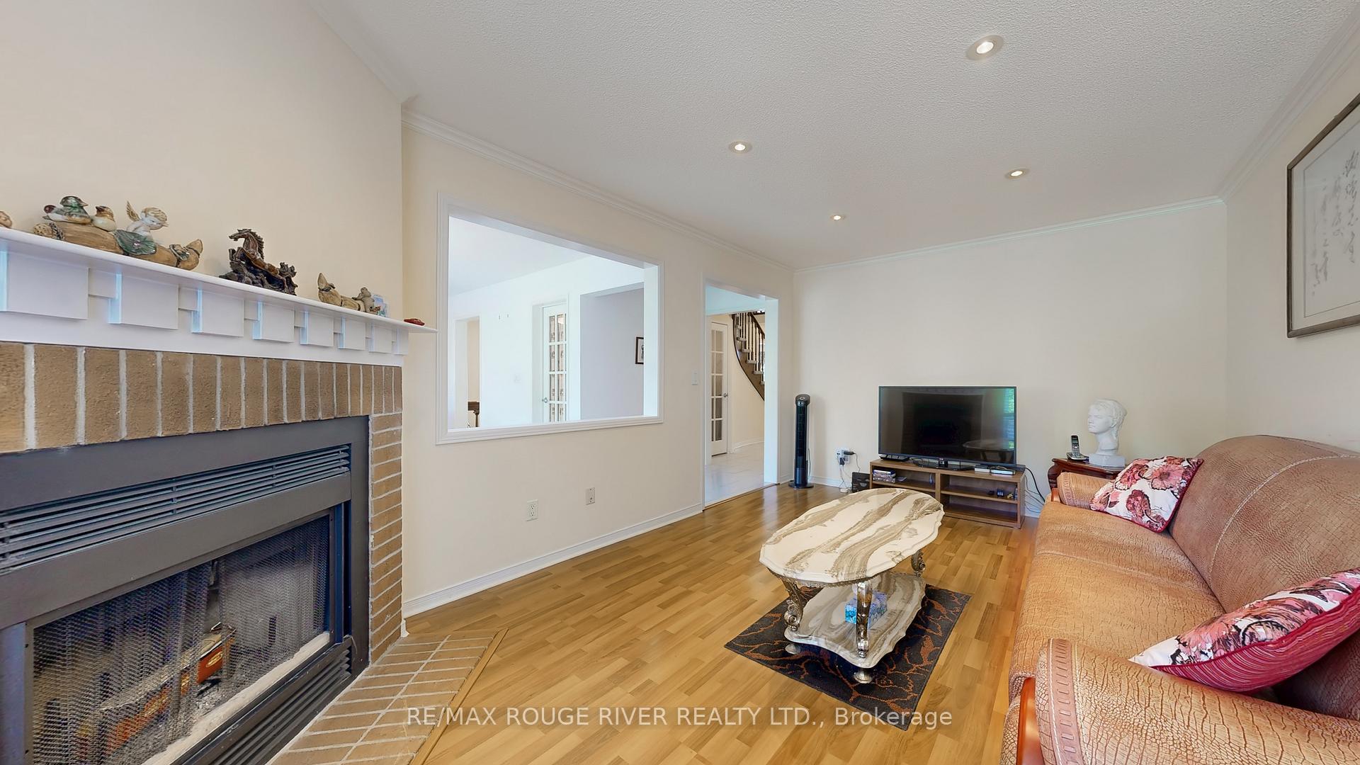 Photo 11 of 8 Lismer Court, Markham, Unionville — HOMEH