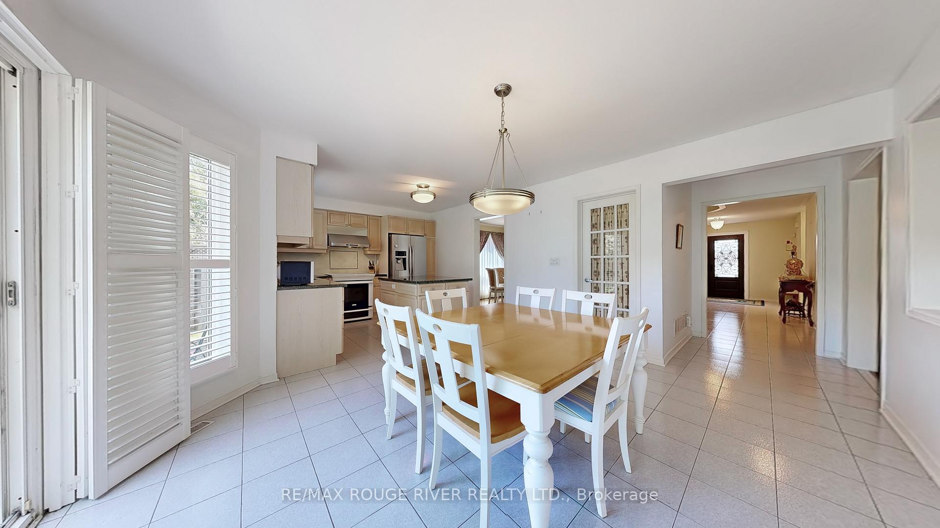 Photo 15 of 8 Lismer Court, Markham, Unionville — HOMEH