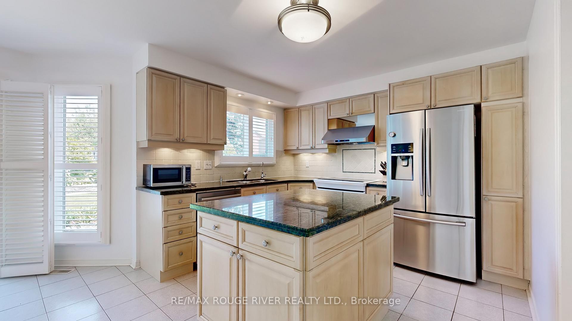 Photo 16 of 8 Lismer Court, Markham, Unionville — HOMEH