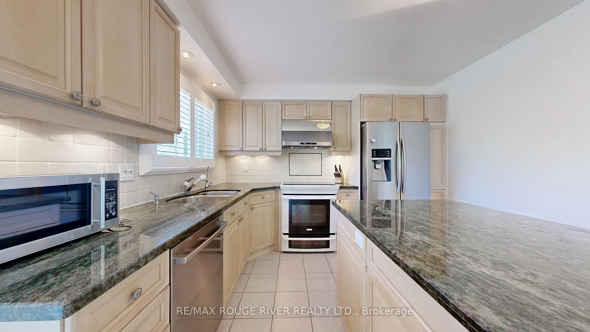 Photo 17 of 8 Lismer Court, Markham, Unionville — HOMEH