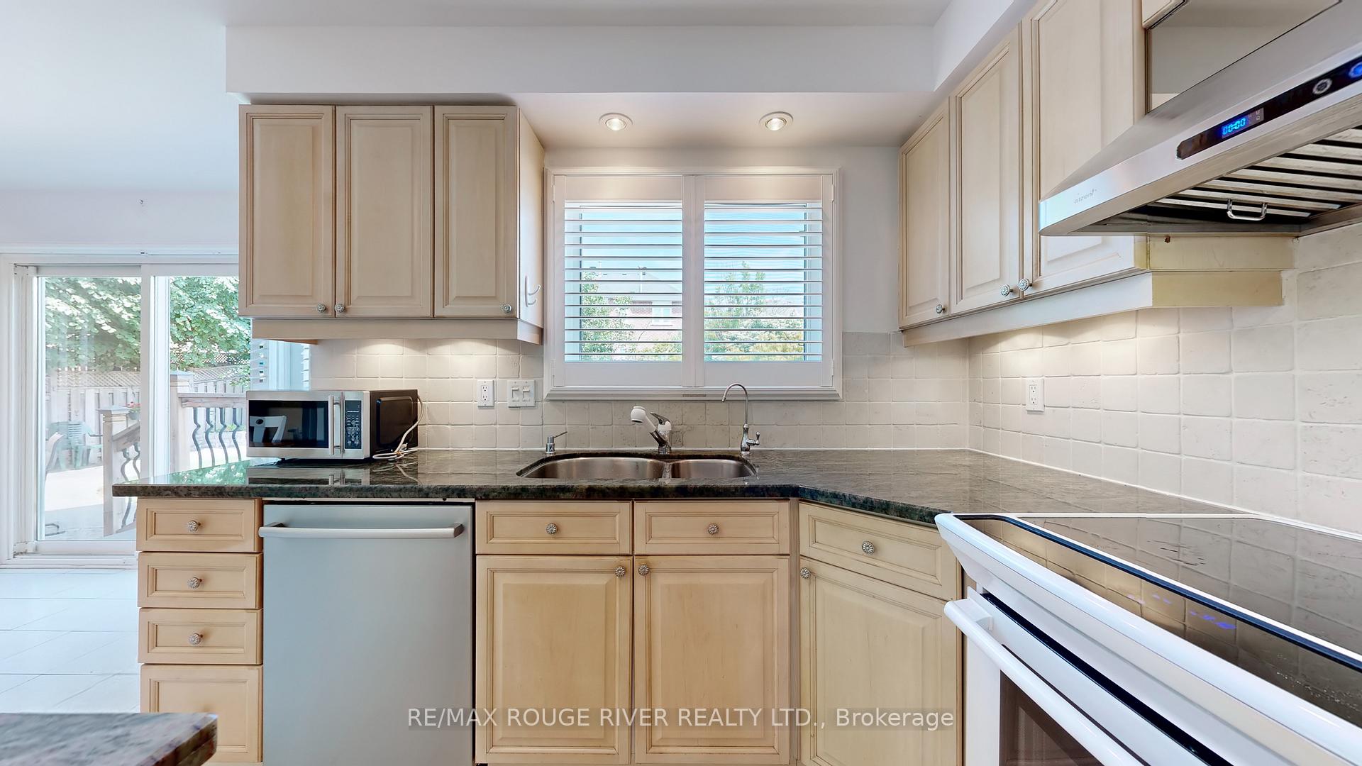 Photo 20 of 8 Lismer Court, Markham, Unionville — HOMEH