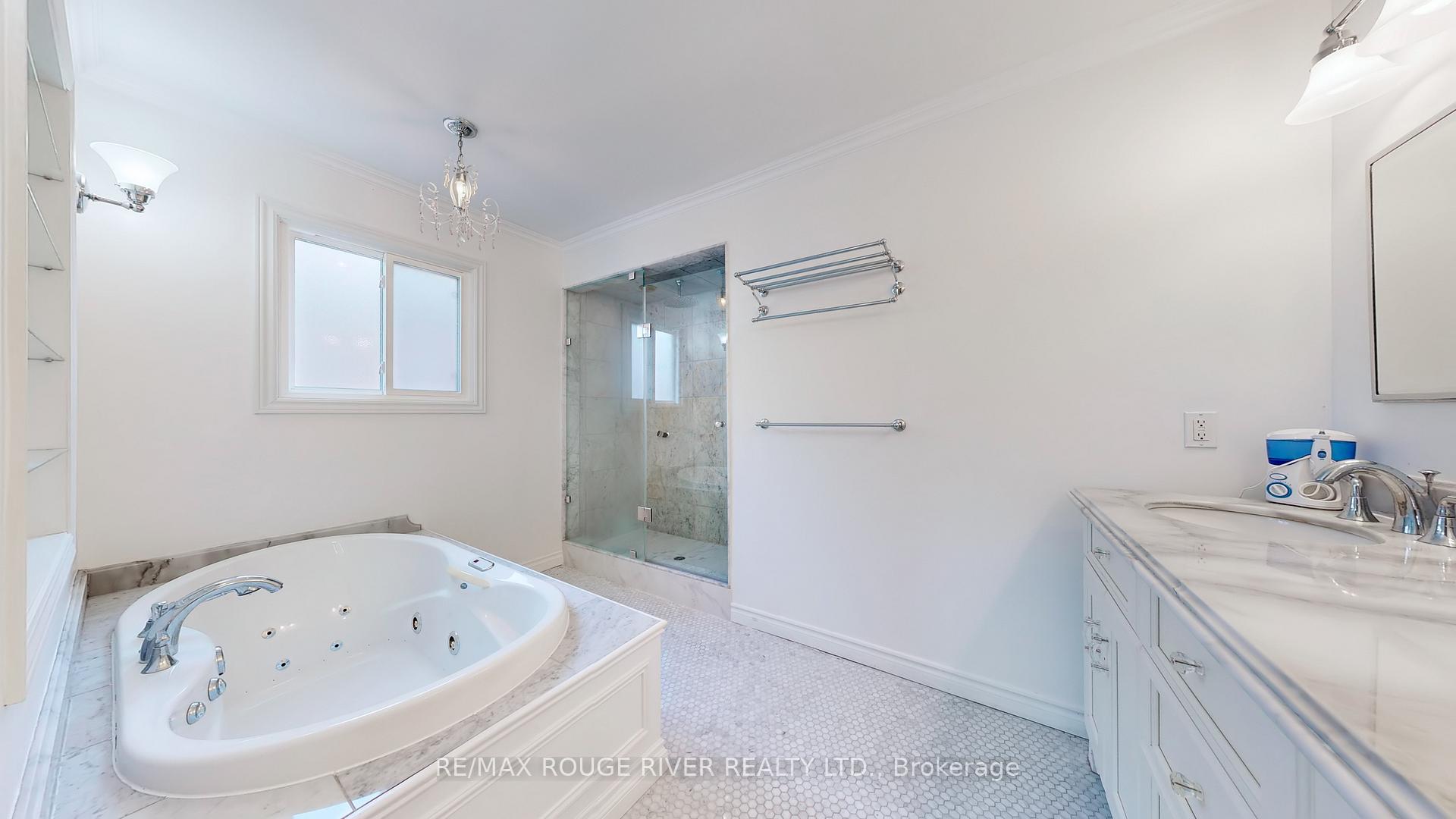 Photo 28 of 8 Lismer Court, Markham, Unionville — HOMEH