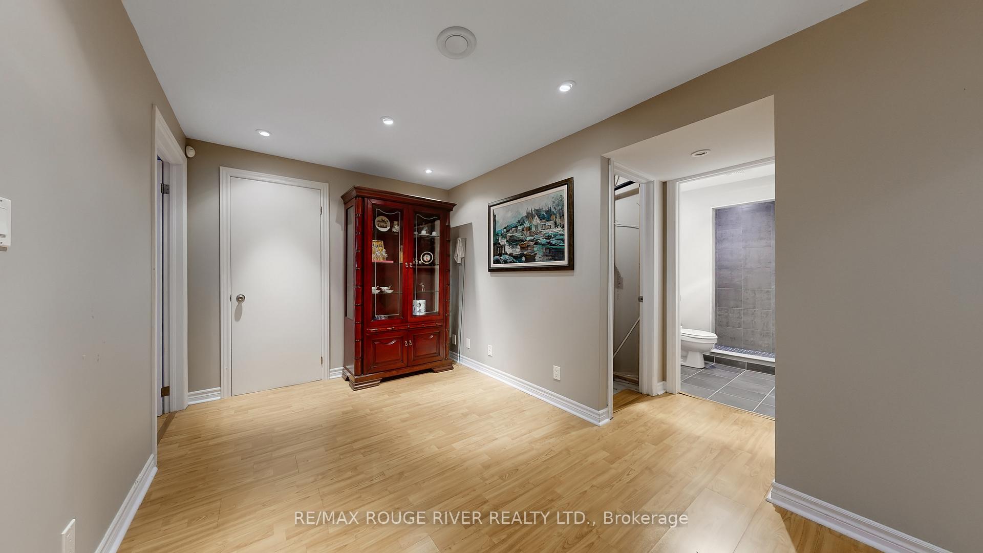 Photo 37 of 8 Lismer Court, Markham, Unionville — HOMEH