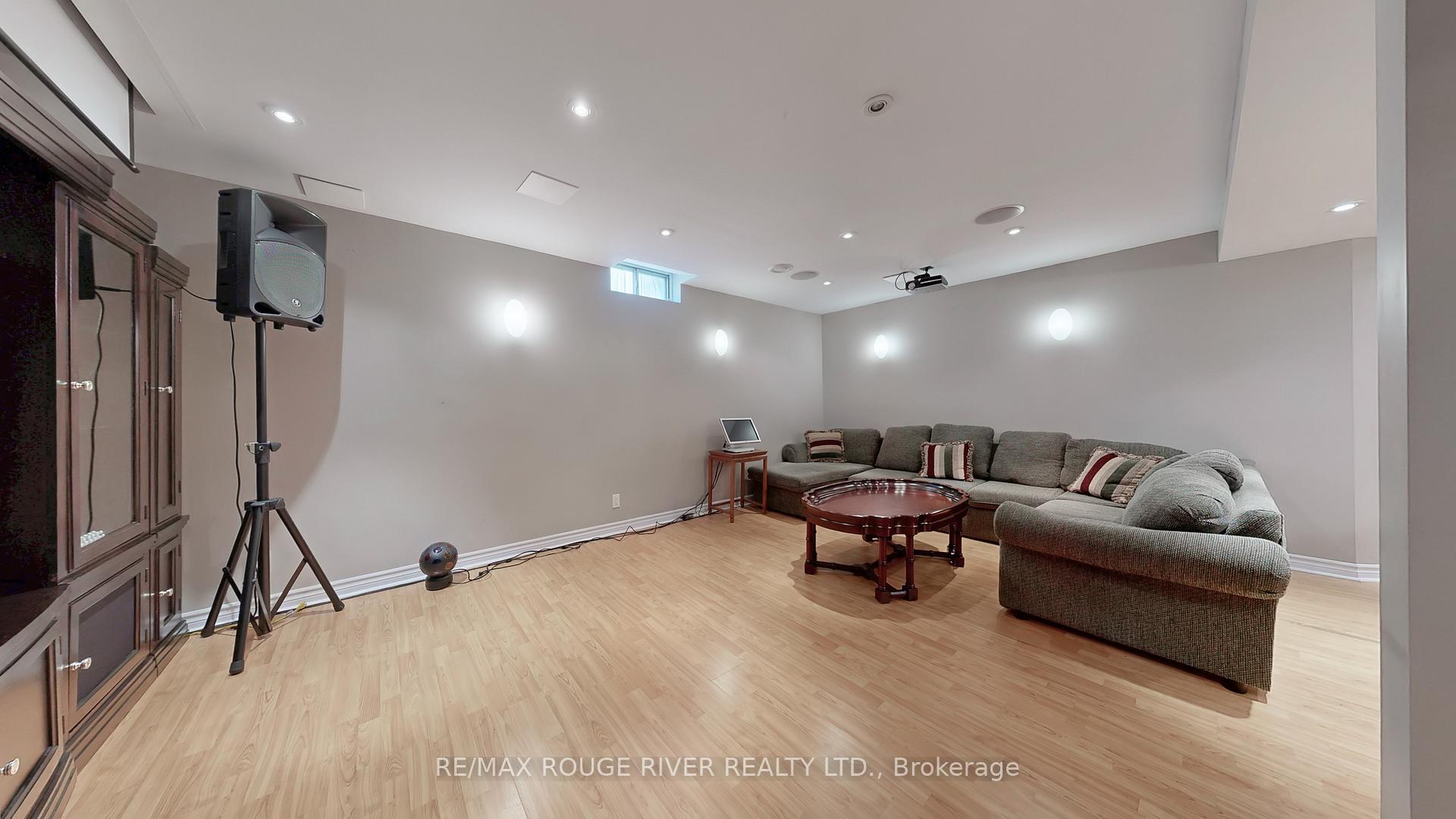 Photo 38 of 8 Lismer Court, Markham, Unionville — HOMEH