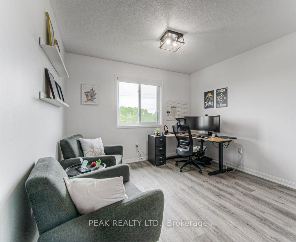 Photo 12 of 583 Windflower Crescent, Kitchener — HOMEH