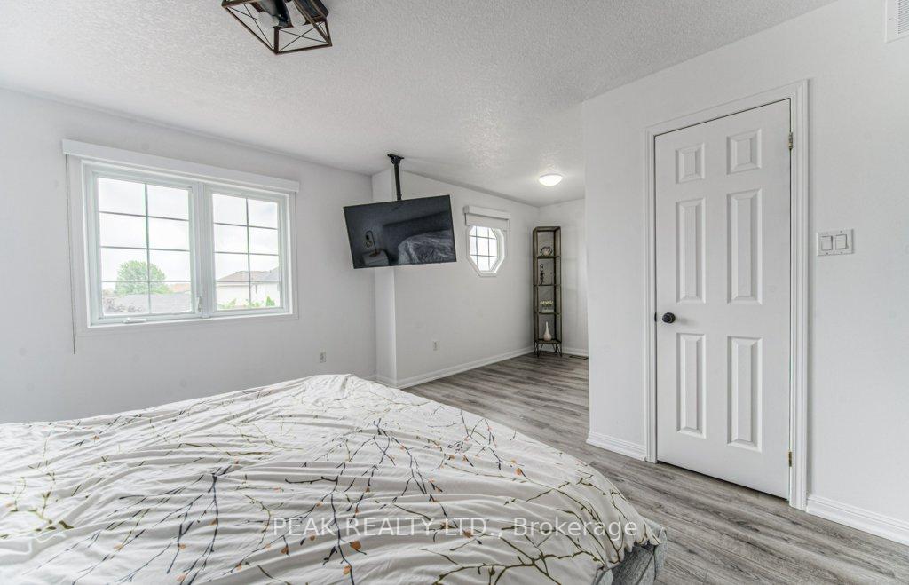 Photo 17 of 583 Windflower Crescent, Kitchener — HOMEH